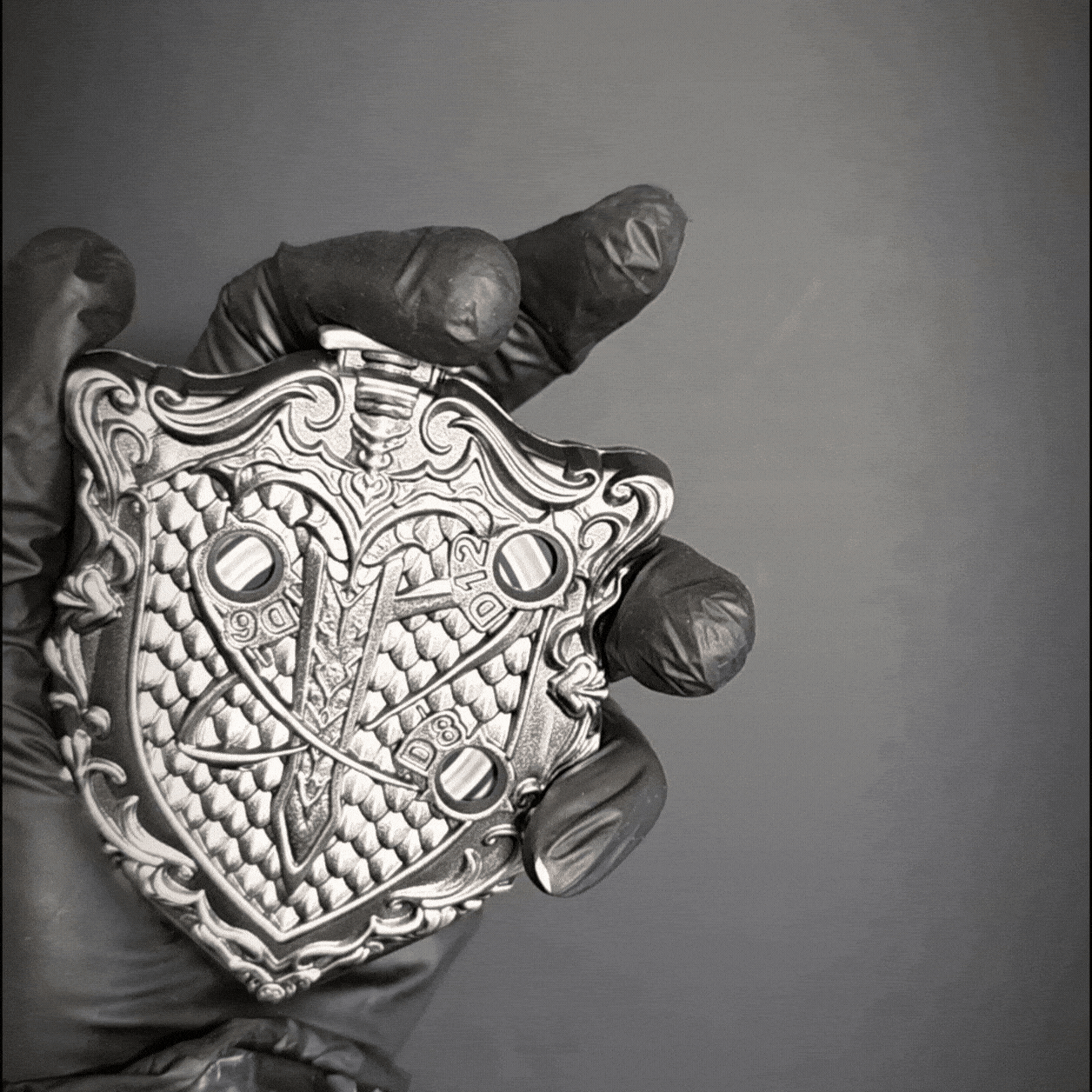 roulette-3-bouclier-acier-dice-rpg (1).gif