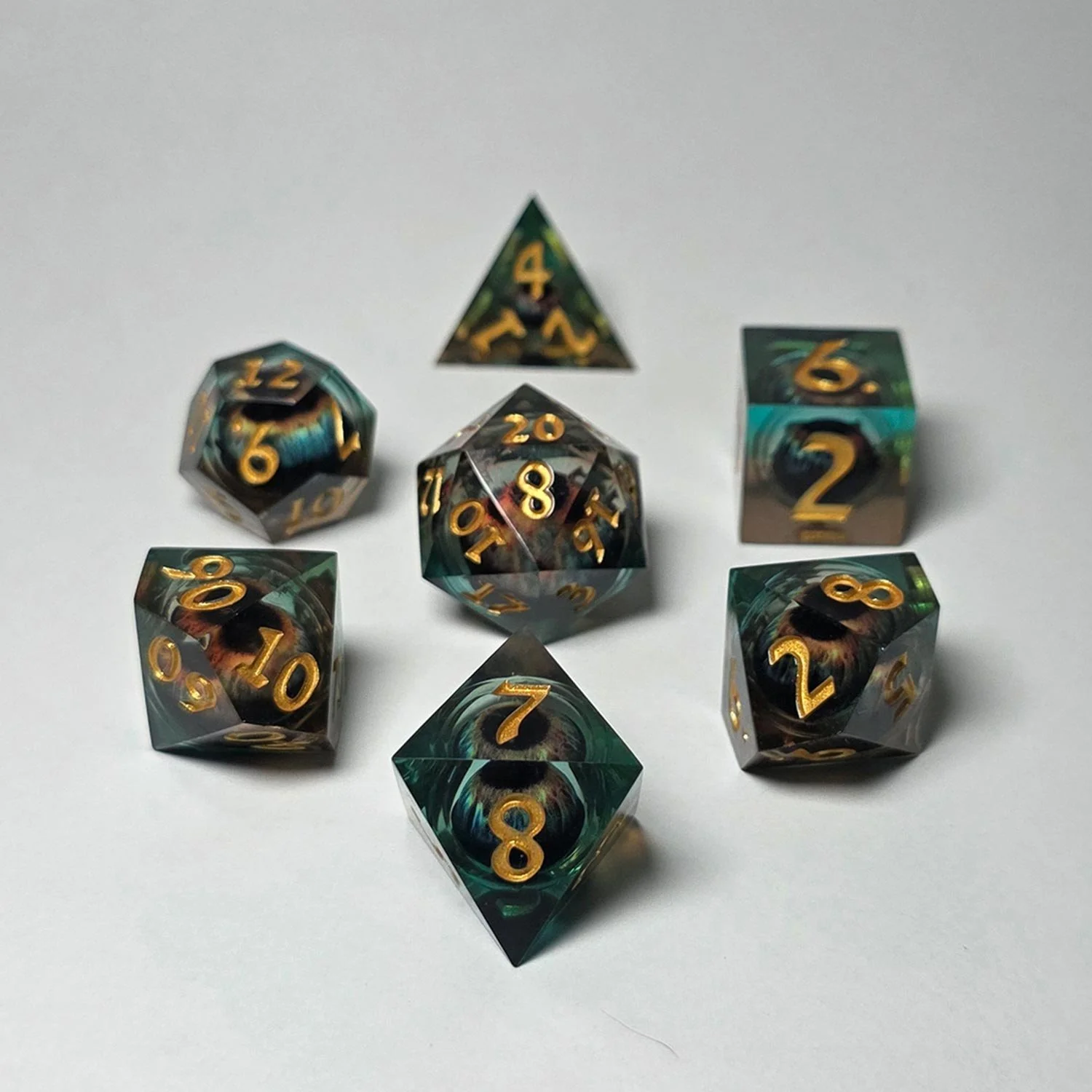 minotaure-resine-liquid-core-repliquant-set-7-dice-rpg.jpg
