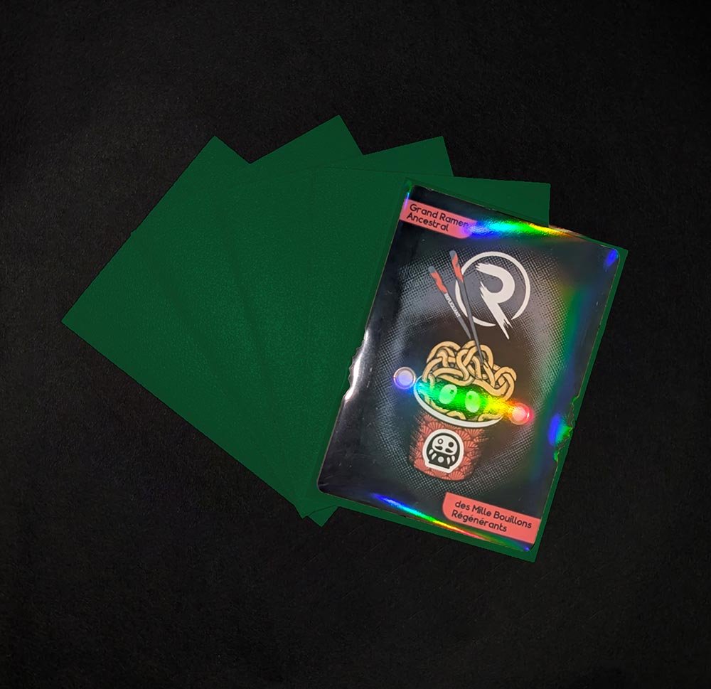 Matte-sleeves-vert-effet-foil-card-repliquant.jpg