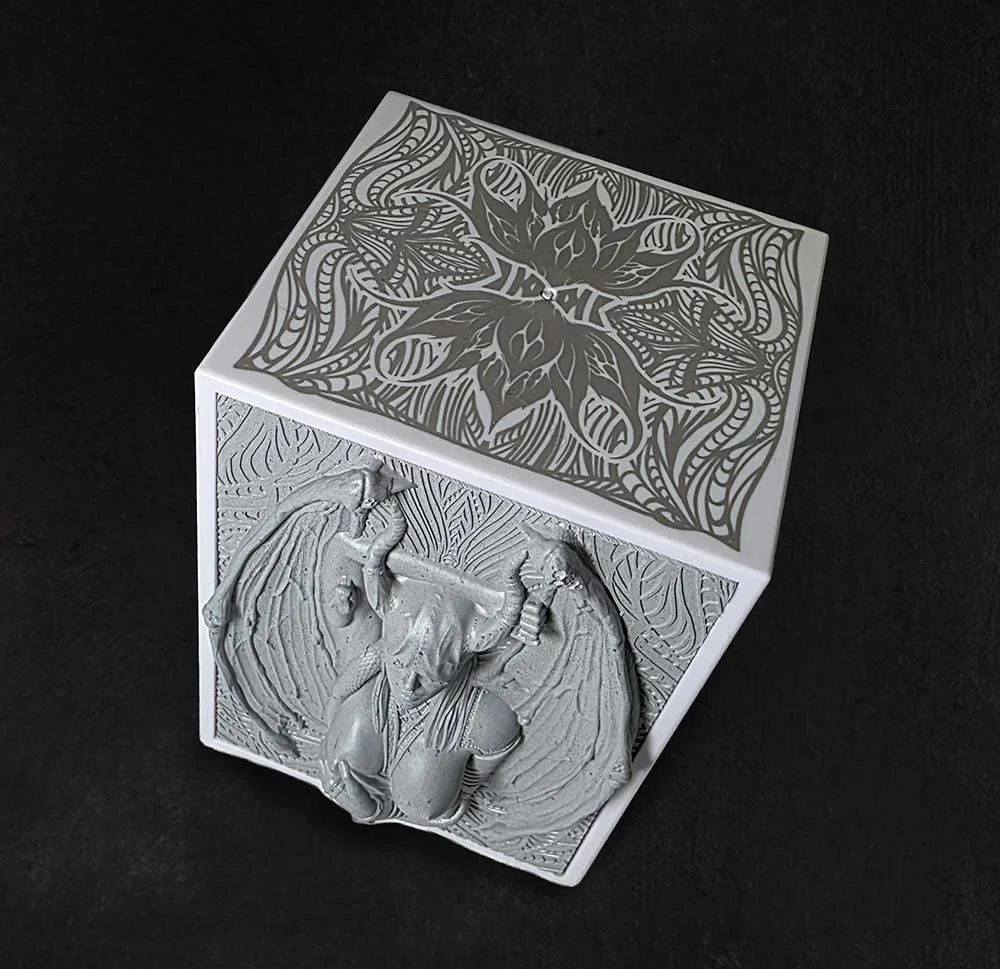 lilith-esquisse-blanc-deck-box-sculpture-a-personnaliser.jpg