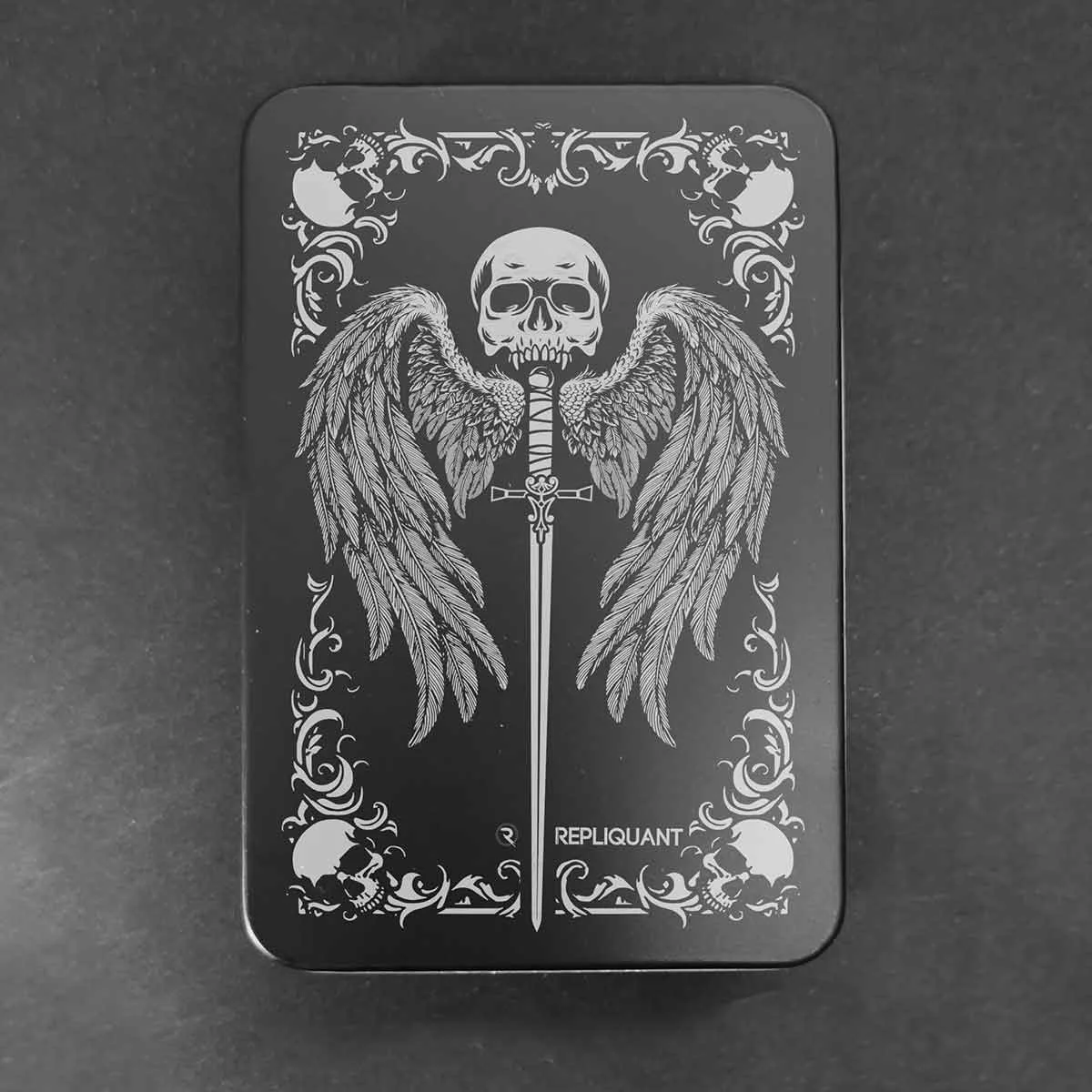 boite-dice-metallique-rectangulaire-jdr-metal-aile-crane.jpg