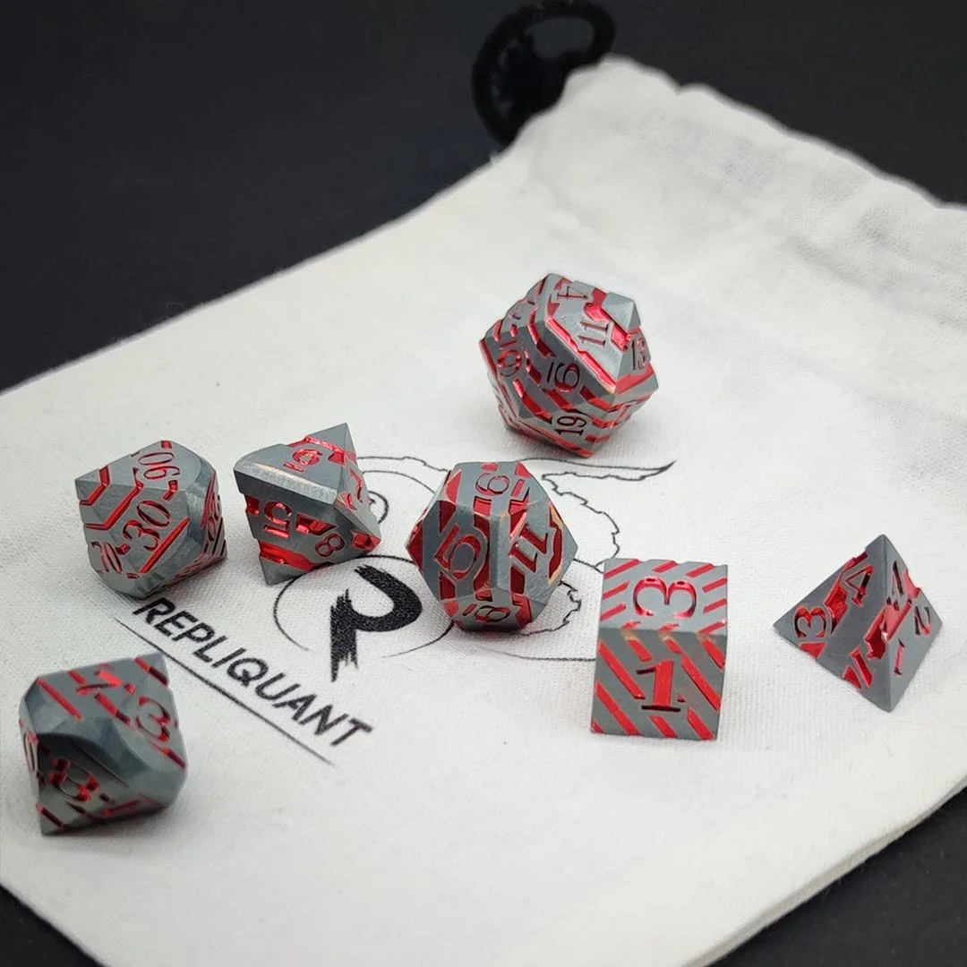 Dés en métal pour jeux de rôle avec pochon éthique lignes, couleur acier rouge