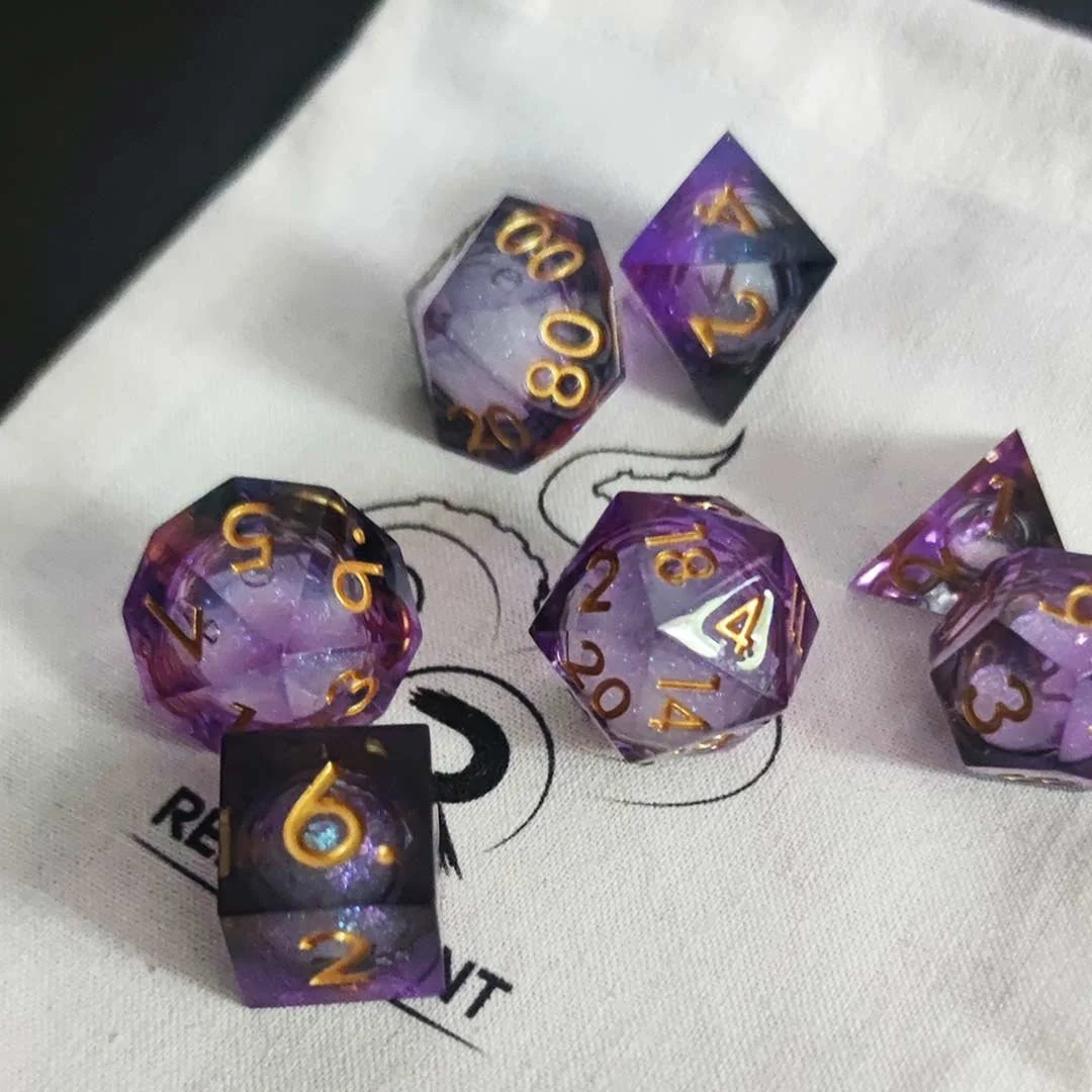 stardust-paillettes-violet-noir-resine-liquid-repliquant-set-dices-pochon.jpg