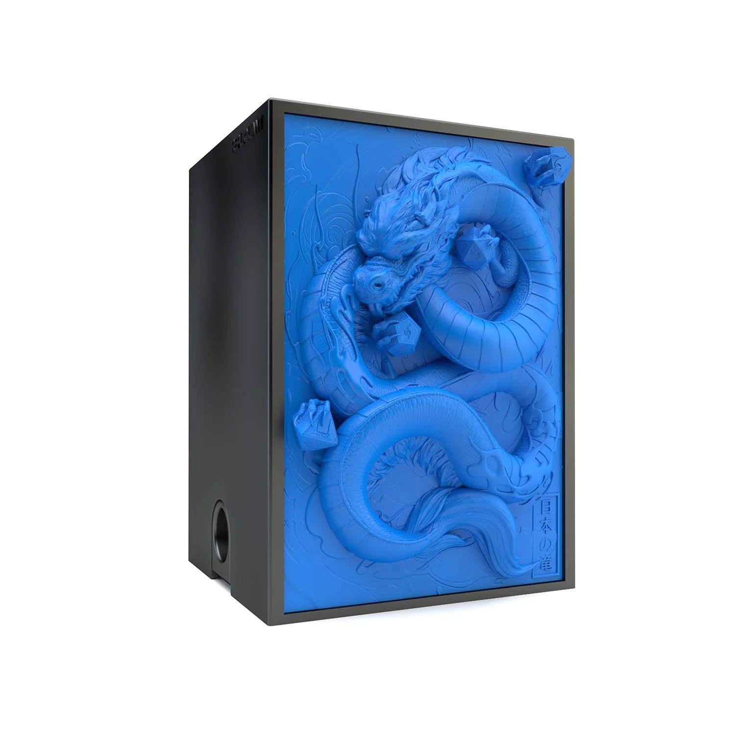 Deck box sculptée du dieu japonais de l’océan, le dragon bleu. Idéal pour protéger et embellir un deck JCC, format 100+ ou 60+15. Vue de gauche, boité fermée.