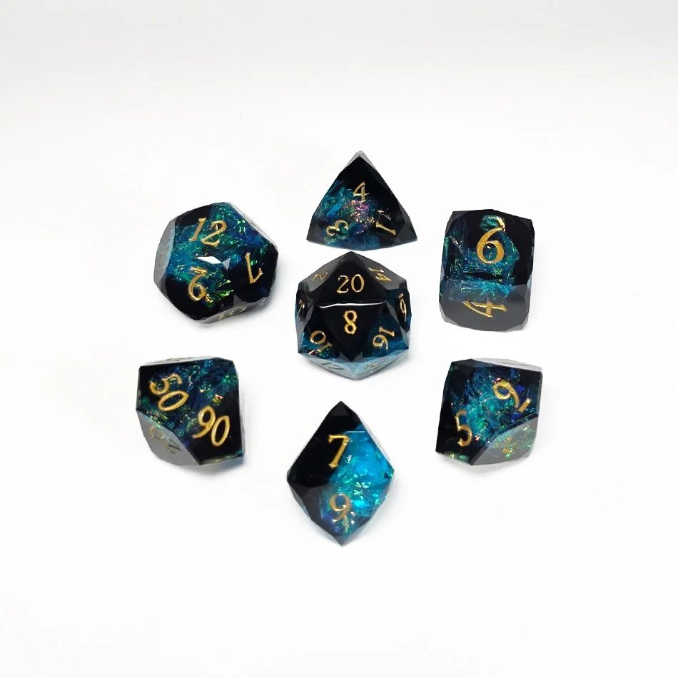 prismes-vert-noir-resine-repliquant-set-7-dice-rpg.jpg