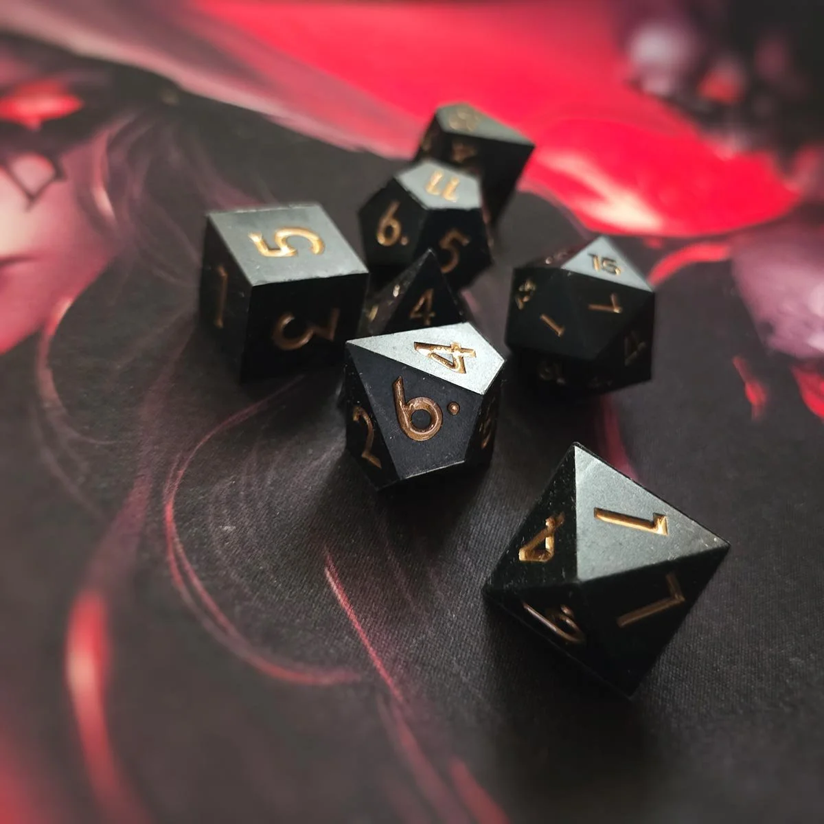 silicone-noir-or-repliquant-set-dice-jeux-de-role.jpg