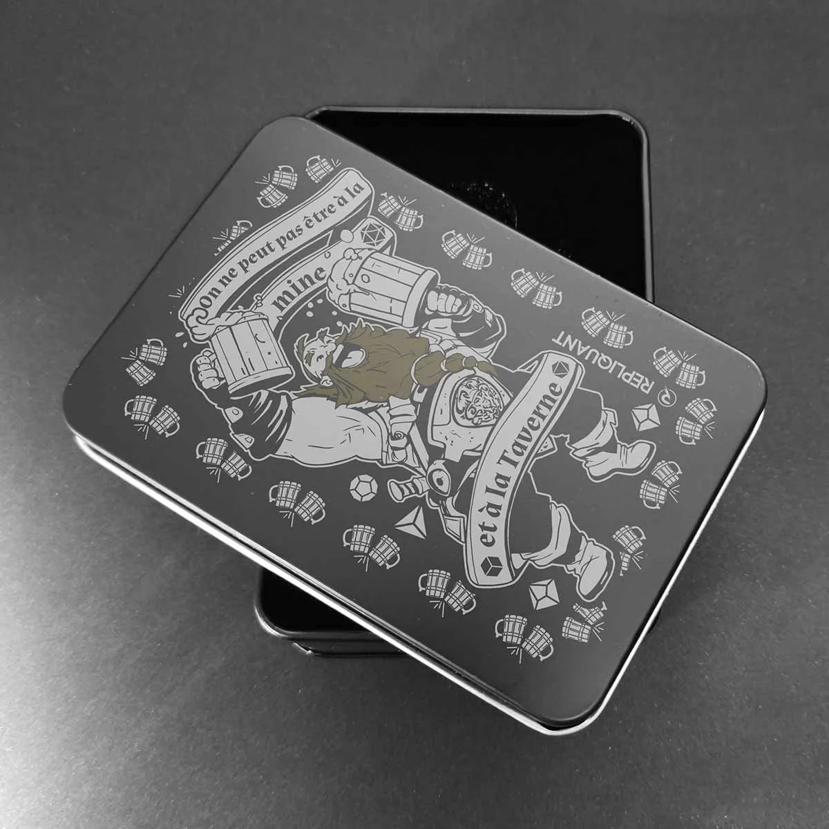 boite-dice-metallique-rectangulaire-jdr-taverne-nain.jpg