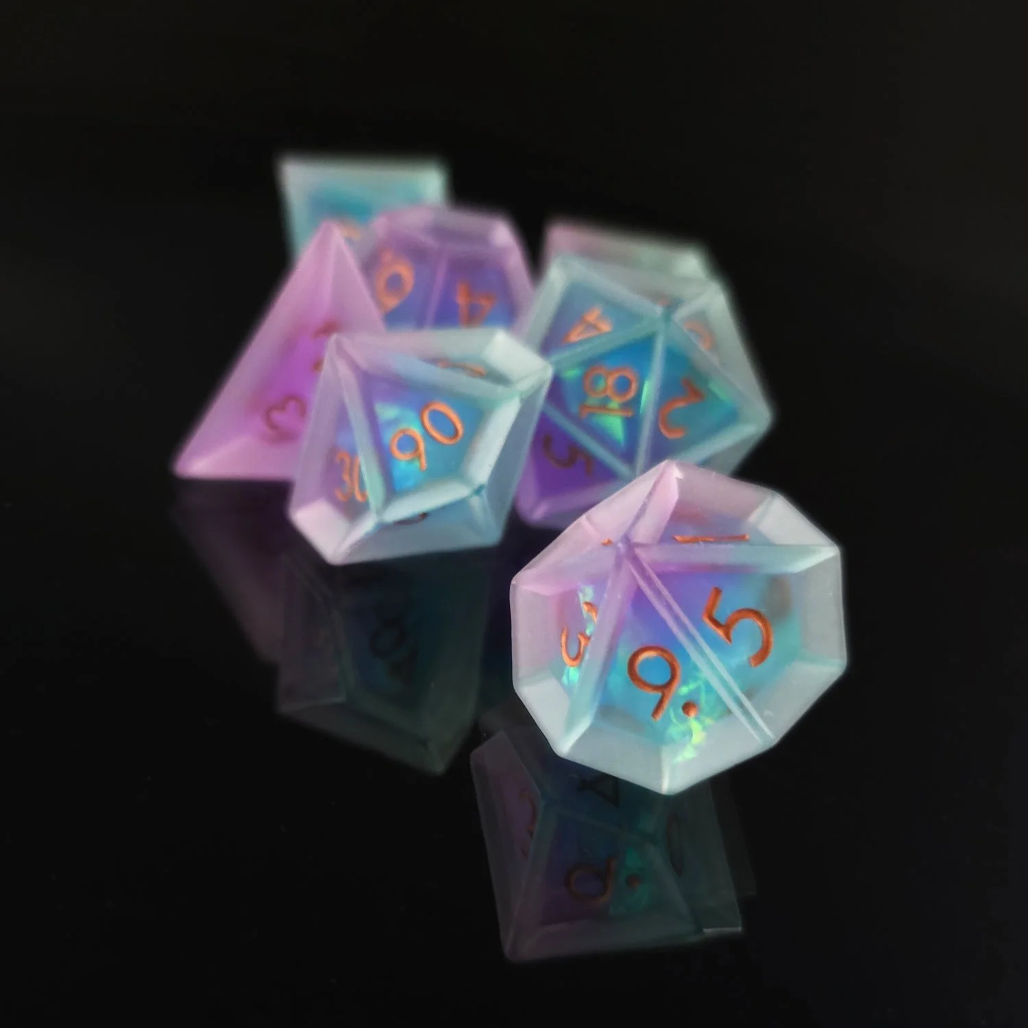 paradoxe-vert-violet-resine-repliquant-set-jeux-de-role.jpg