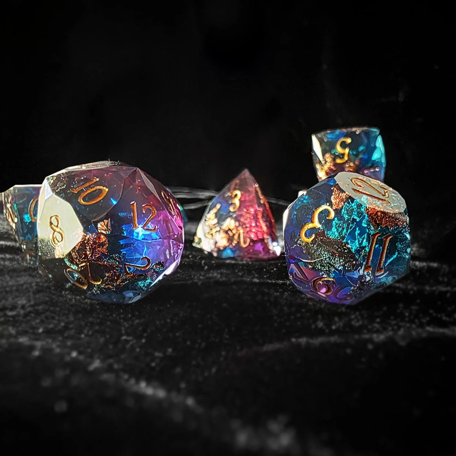 prisme-bleu-cuivre-resine-repliquant-set-jdr.jpg