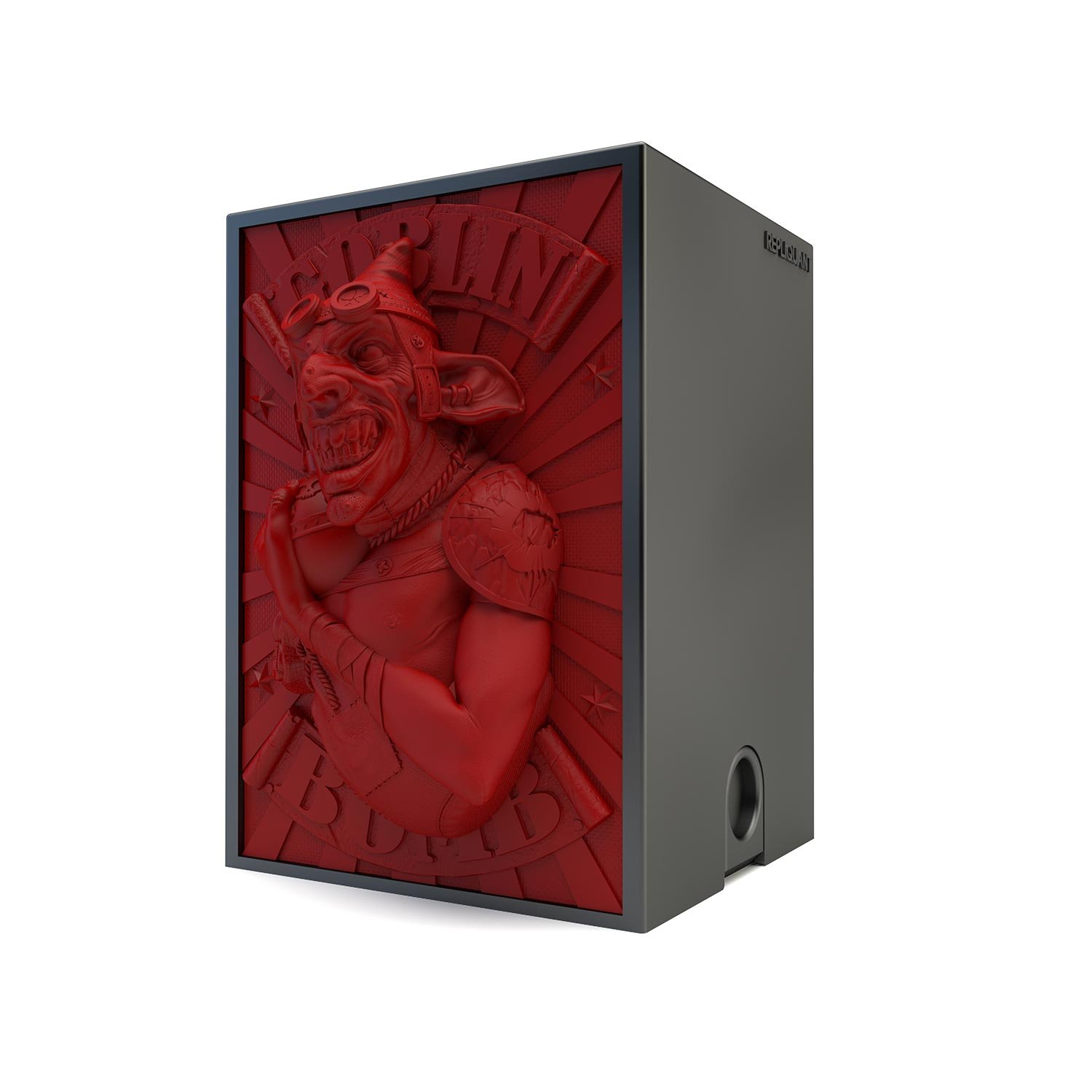 Deck box sculptée rouge représentant un goblin prêt à se faire éclater. Idéal pour protéger et embellir un deck JCC, format 100+ ou 60+15. Vue de droite, boité fermée.