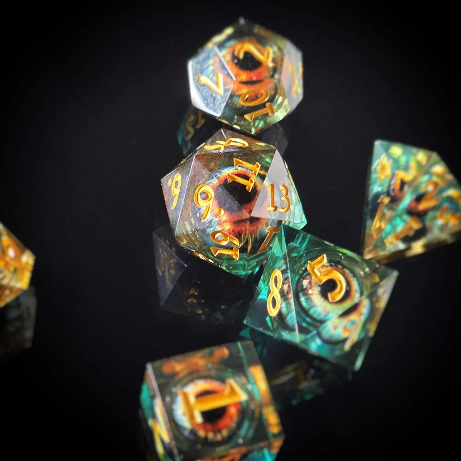 minotaure-resine-liquid-core-repliquant-set-dice-jdr.jpg