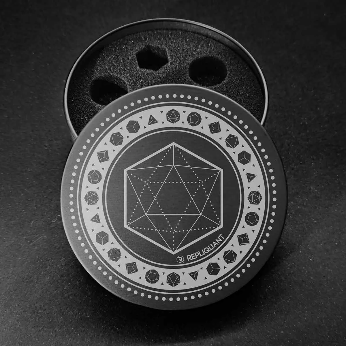 boite-dice-metallique-ronde-jdr-set.jpg