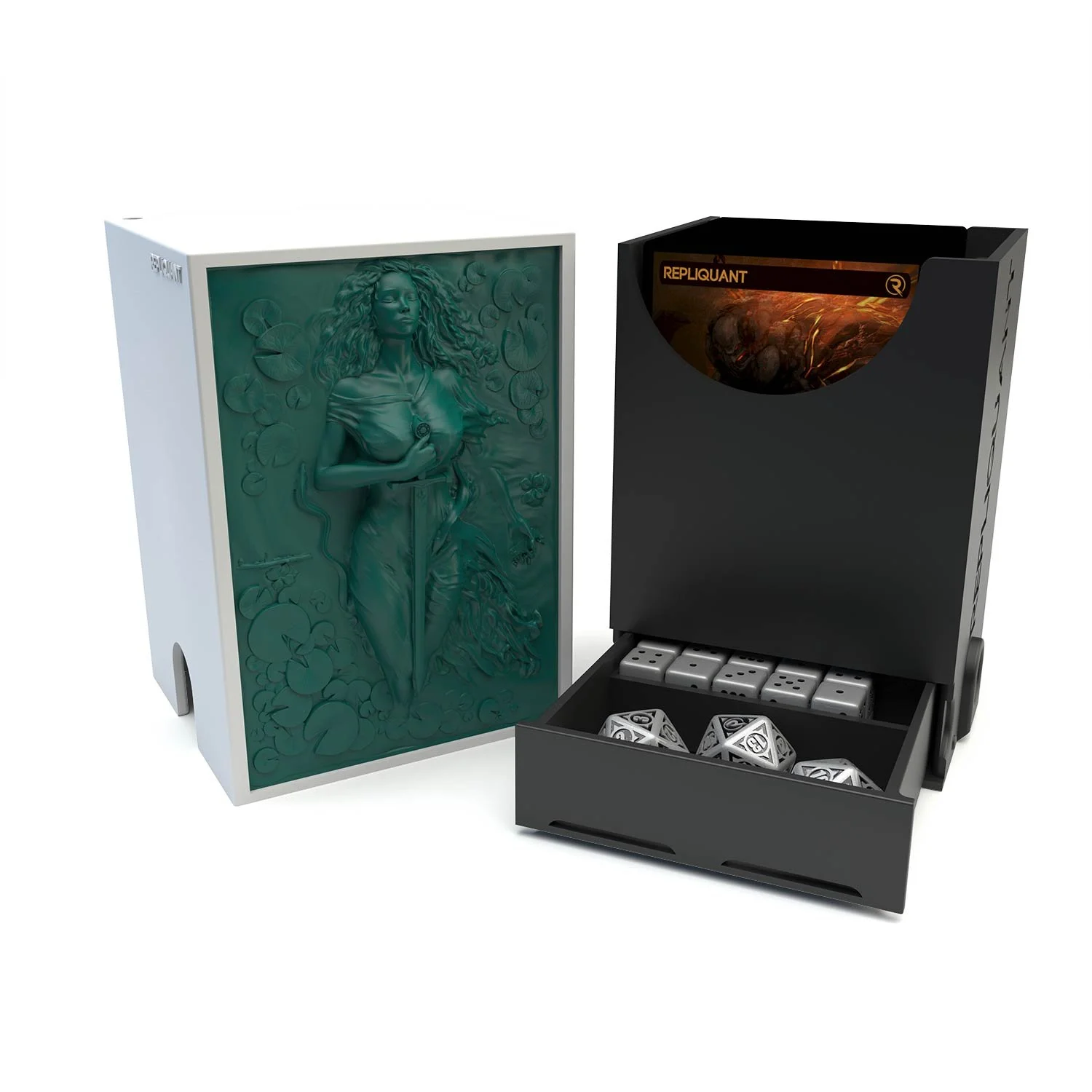 Deck box dans le thème le roi Arthur, intérieur 60+15 avec un tiroir pour ranger les dés et absorbeur d’humidité.