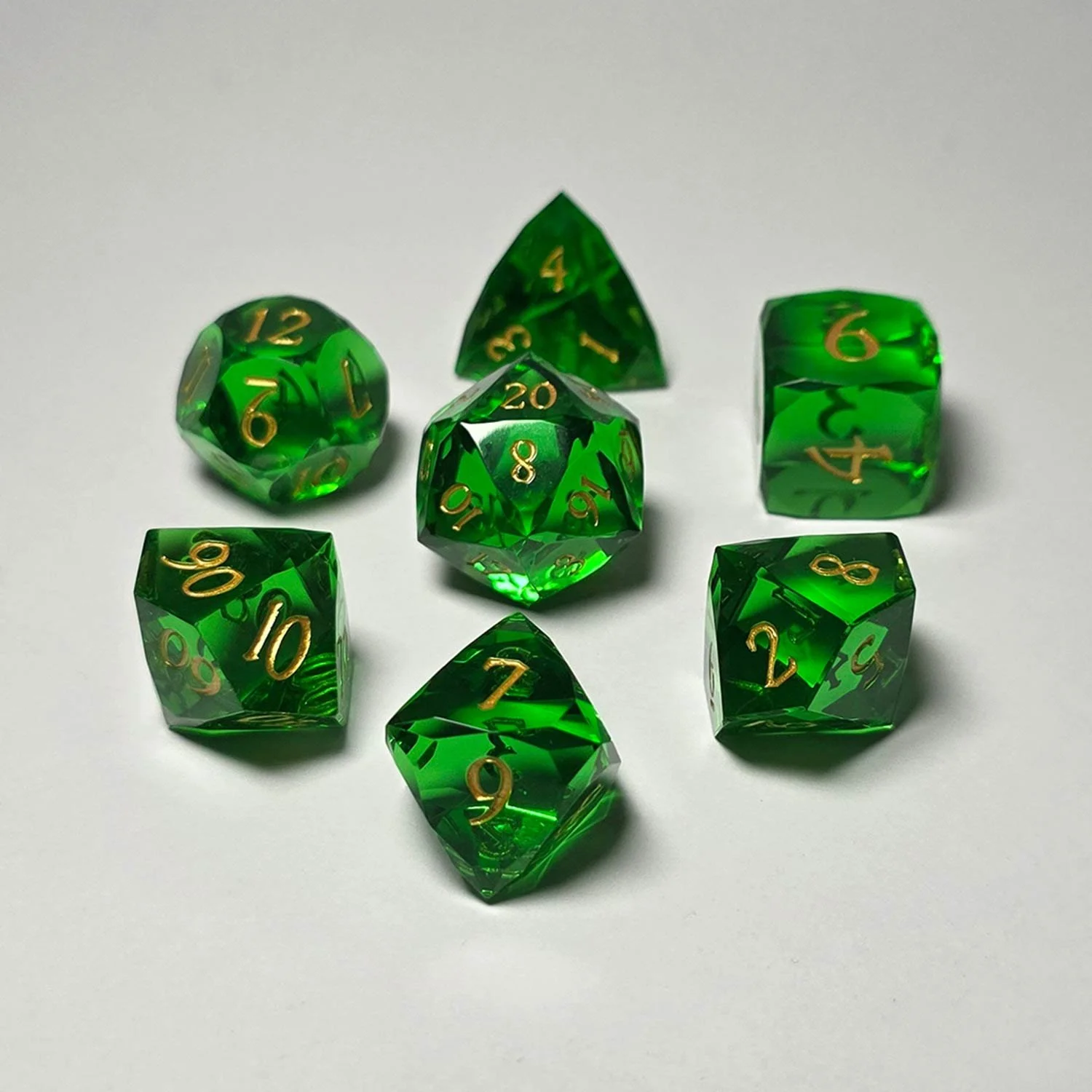 prisme-vert-resine-repliquant-set-7-dice-rpg.jpg