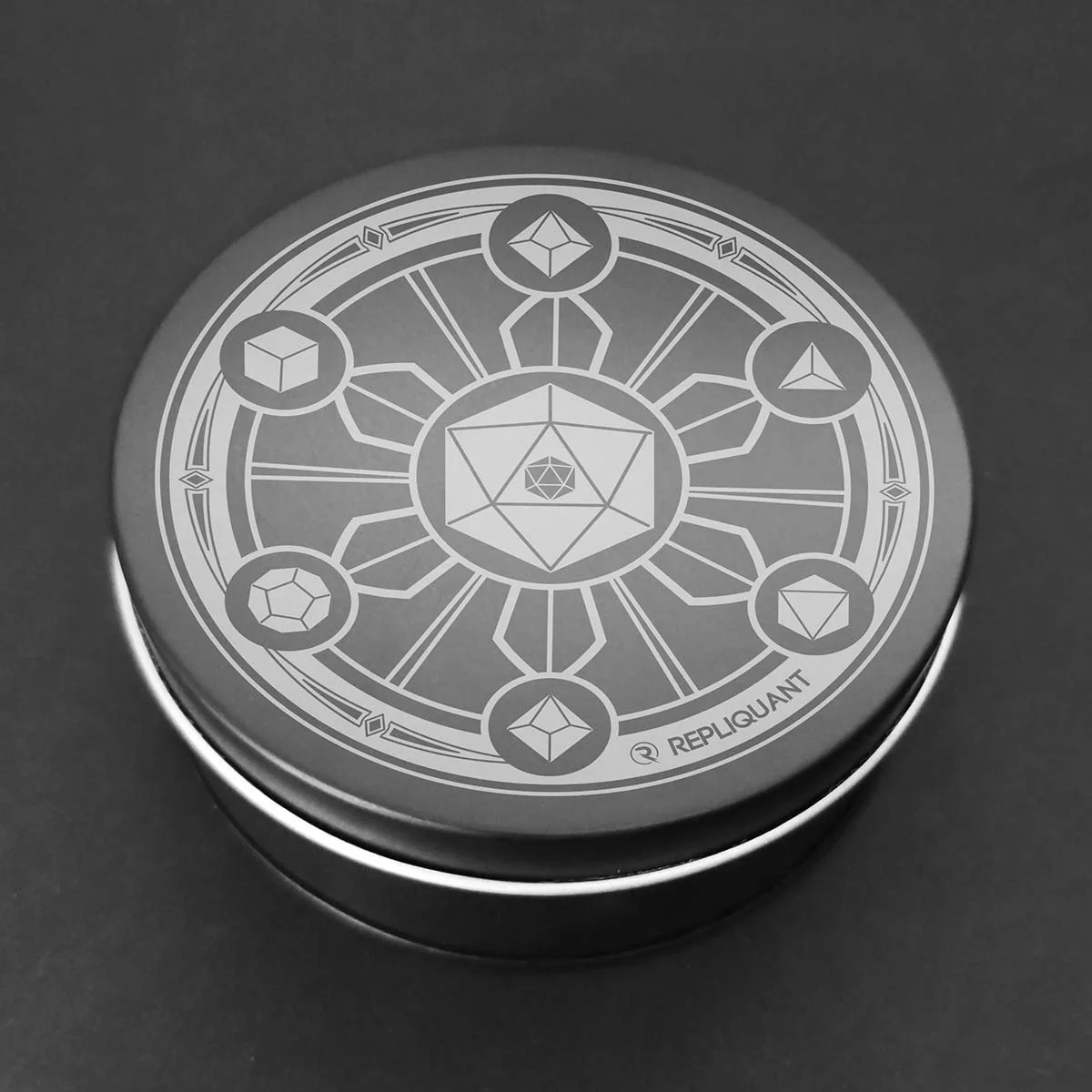 boite-dice-metallique-ronde-jdr-paillette-architecture-chevalier-rpg.jpg