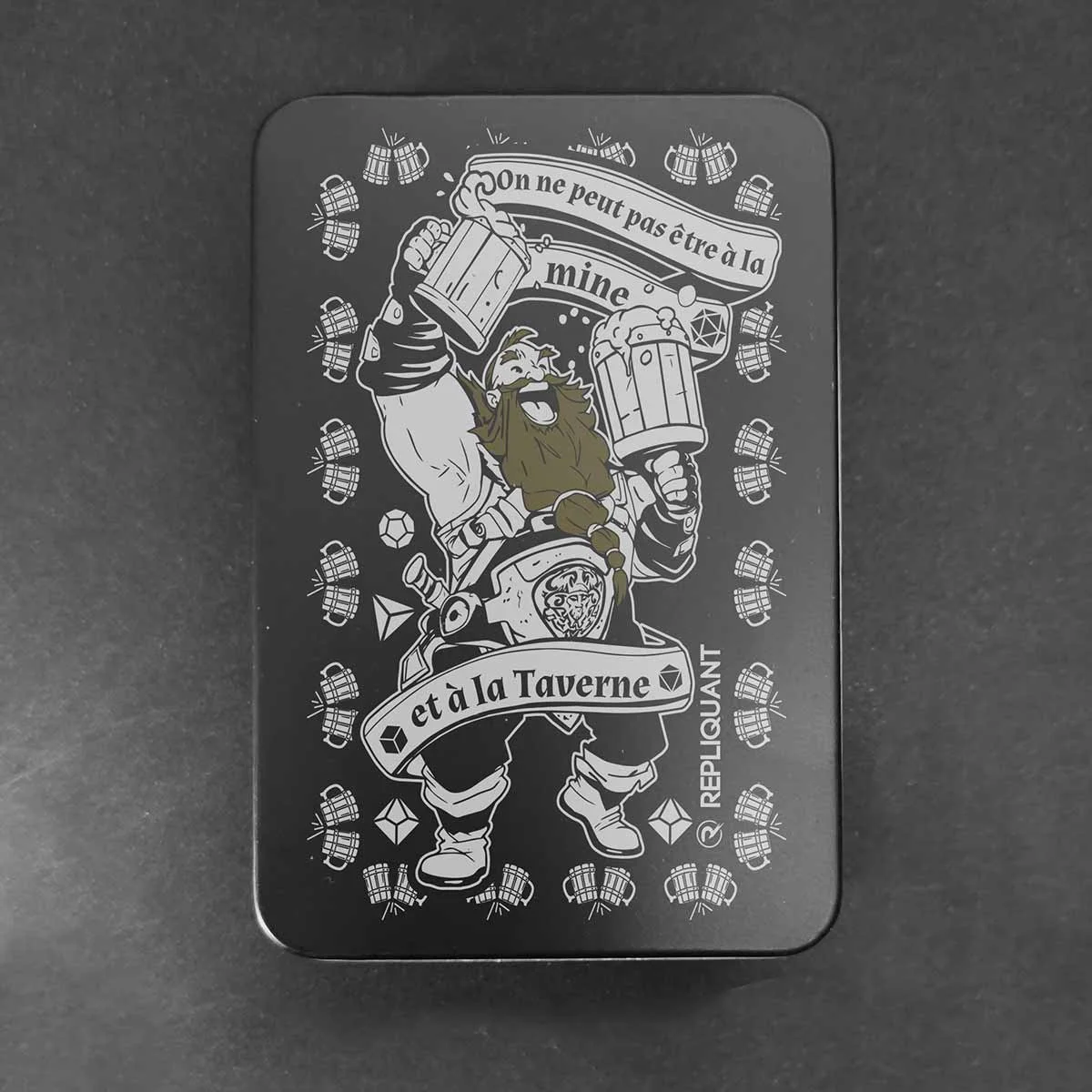 boite-dice-metallique-rectangulaire-jdr-taverne-nain-rpg.jpg
