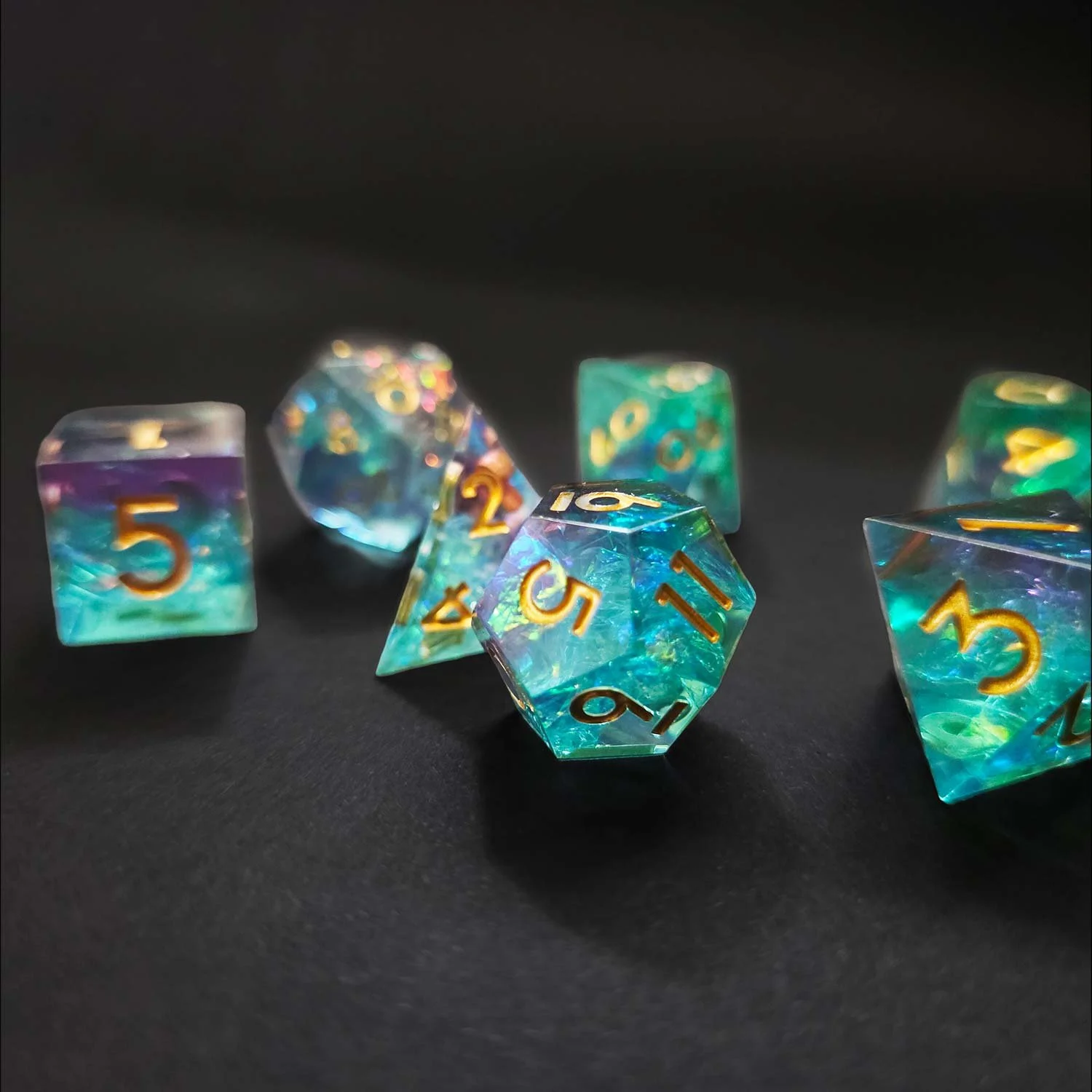 reflet-vert-violet--resine-repliquant-set-jeux-de-role.jpg