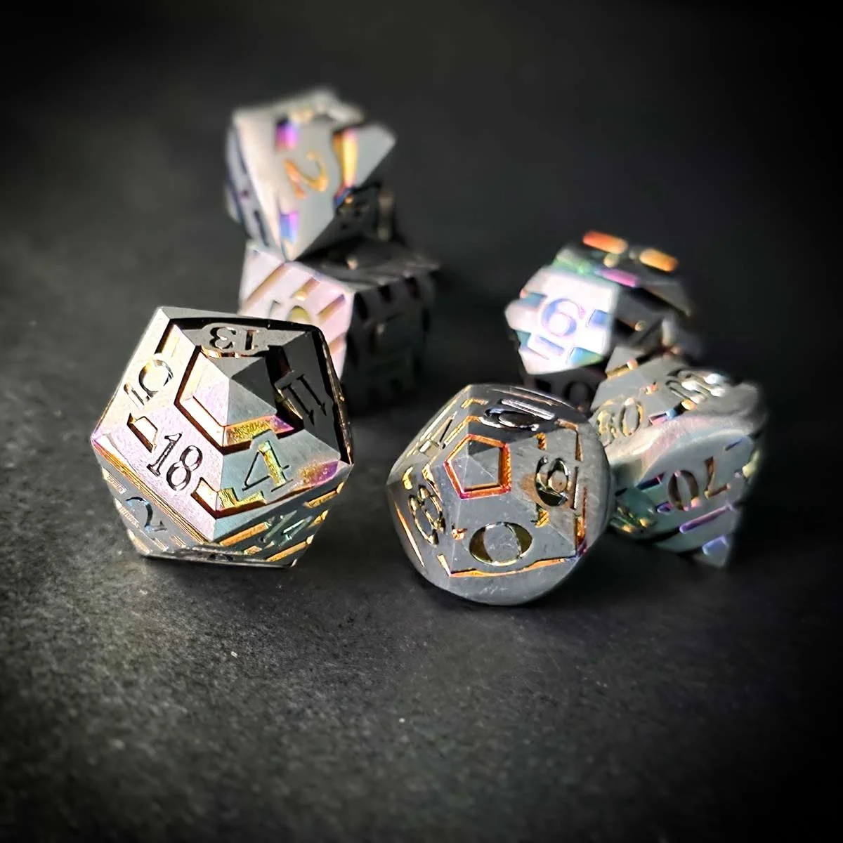 lines-rrainbow-cyber-repliquant-set-dices-metallique.jpg