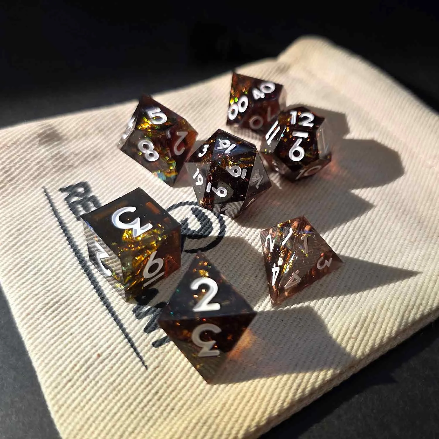 reflet-noir-or-resine-repliquant-set-des-pochon-coton-rpg.jpg
