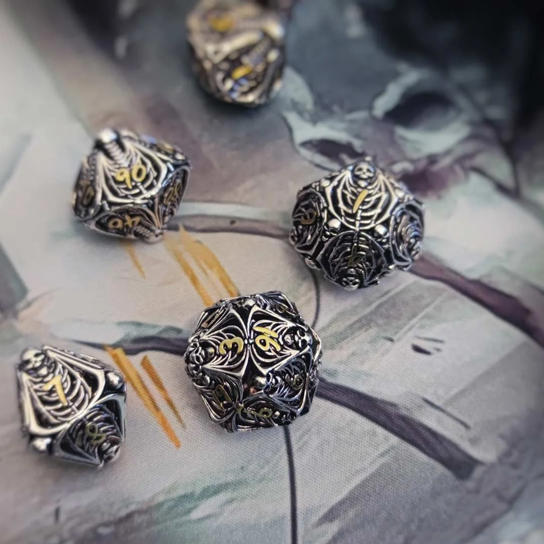 necromancier-chrome-jaune-repliquant-set-dices.jpg