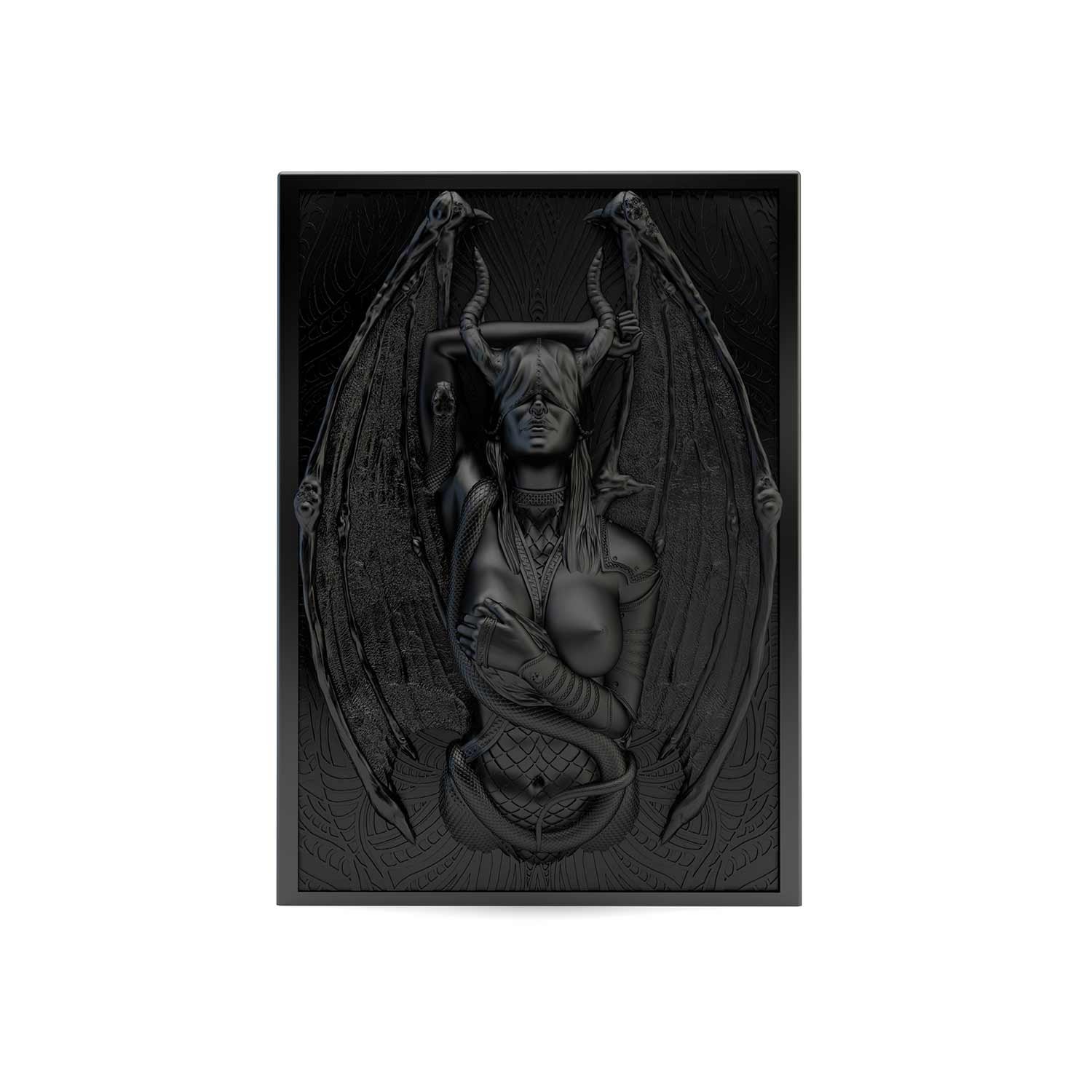 Deck box sculptée noir avec Lilith et le serpent qui lui parle. Idéal pour protéger et embellir un deck JCC, format 100+ ou 60+15. Vue de face, boité fermée.