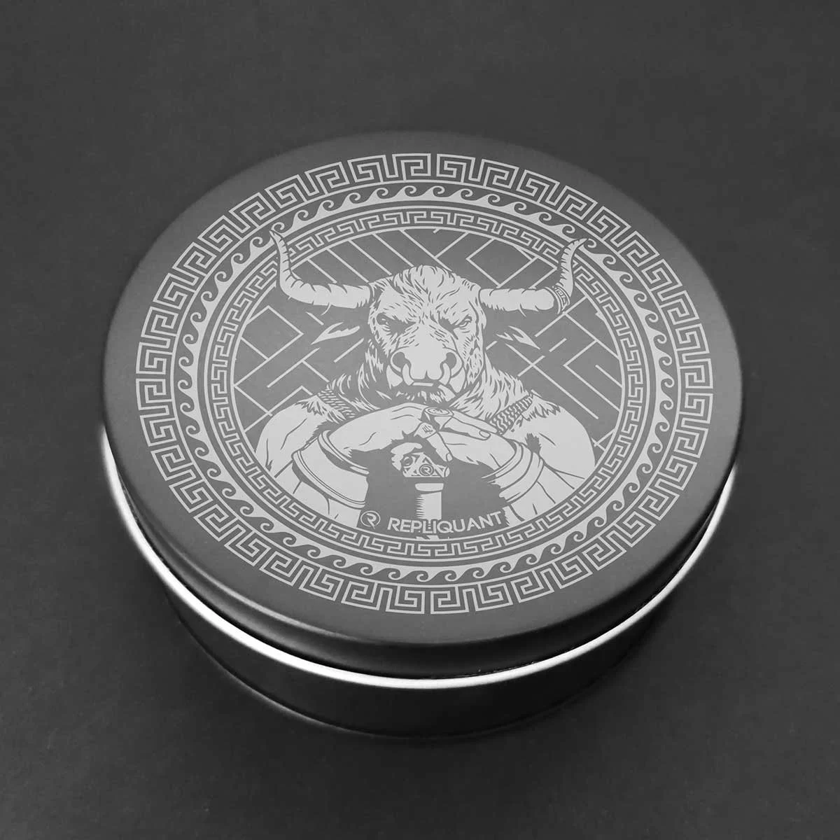 boite-dice-metallique-ronde-jdr-minotaure.jpg