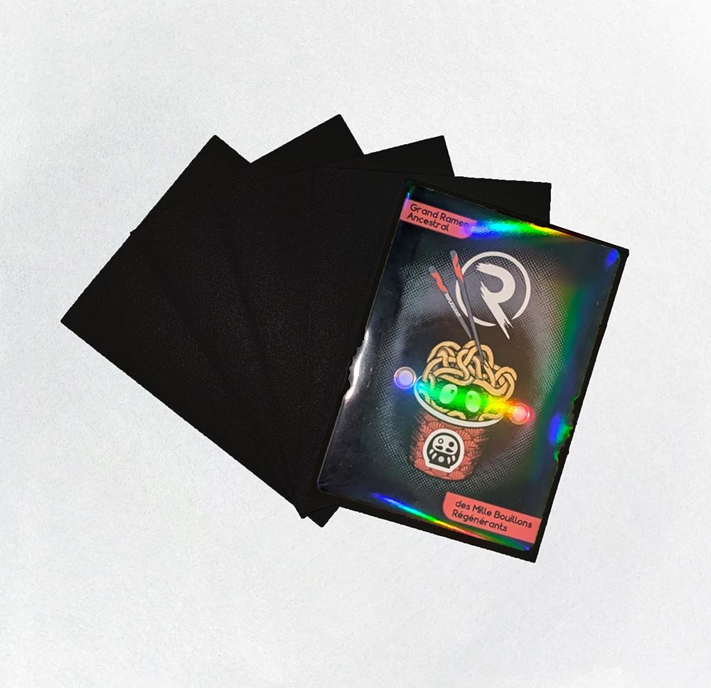 Matte-sleeves-black-effet-foil-card-repliquant.jpg