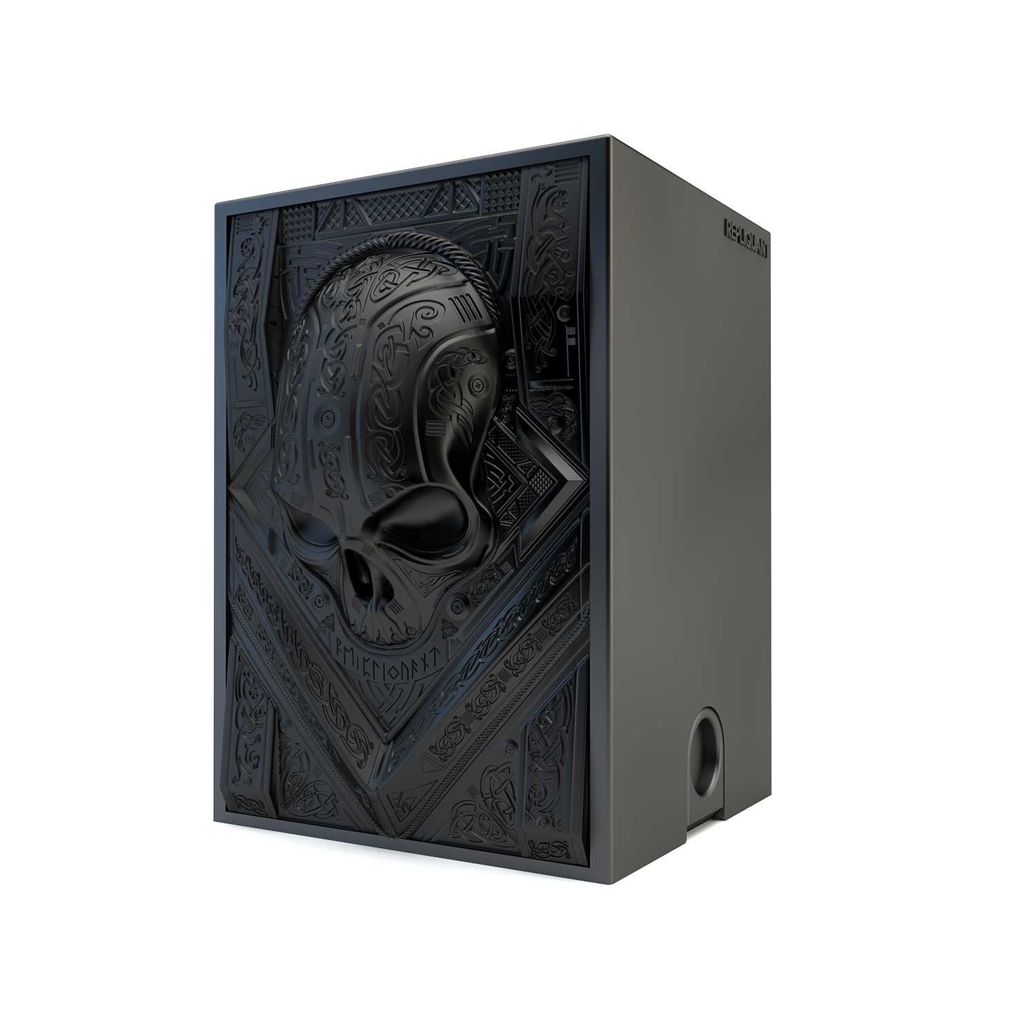 Deck box sculptée noir représentant un crane celtique futuriste. Idéal pour protéger et embellir un deck JCC, format 100+ ou 60+15. Vue de droite, boité fermée.