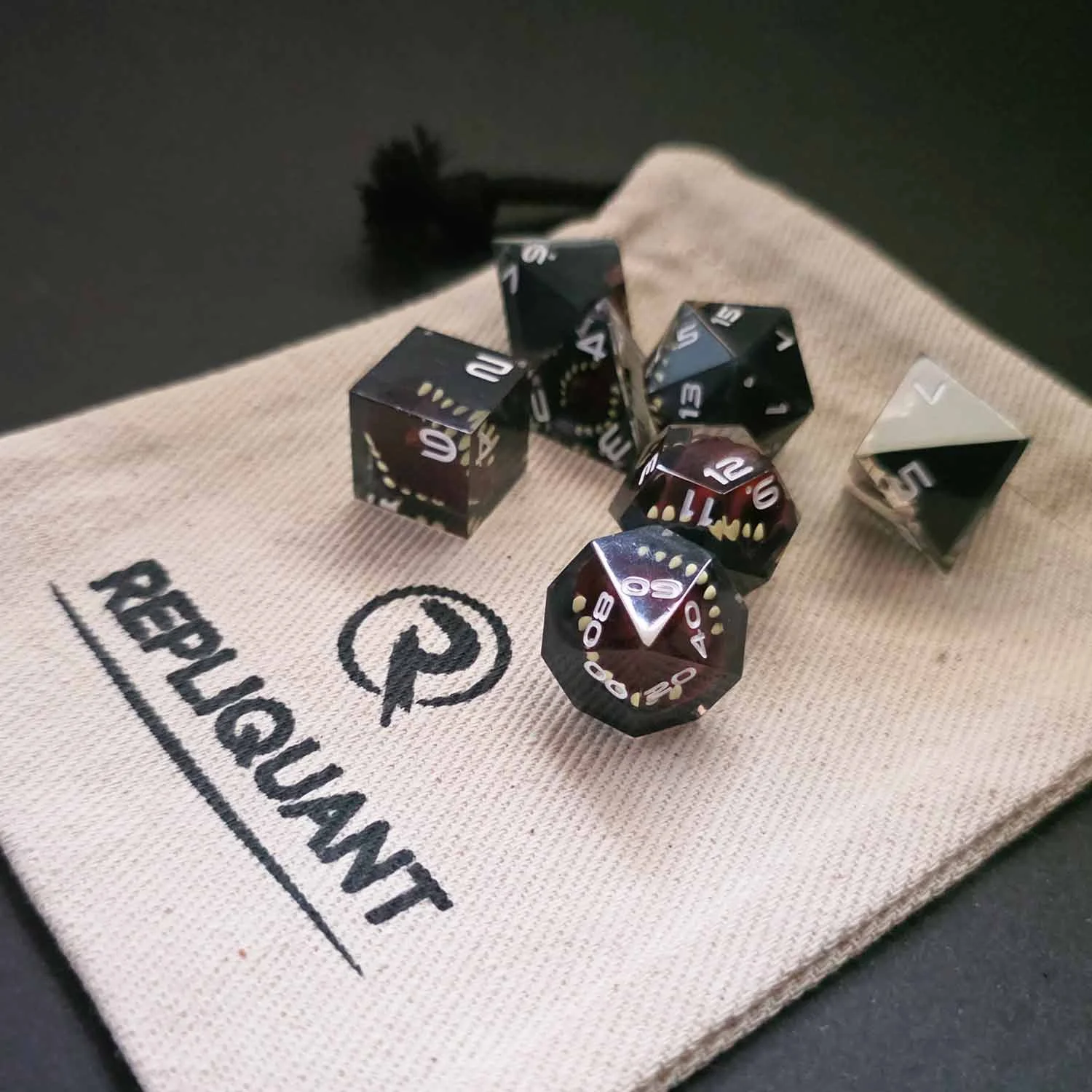 mimic-langue-dents-resine-repliquant-set-des-pochon-coton-rpg.jpg