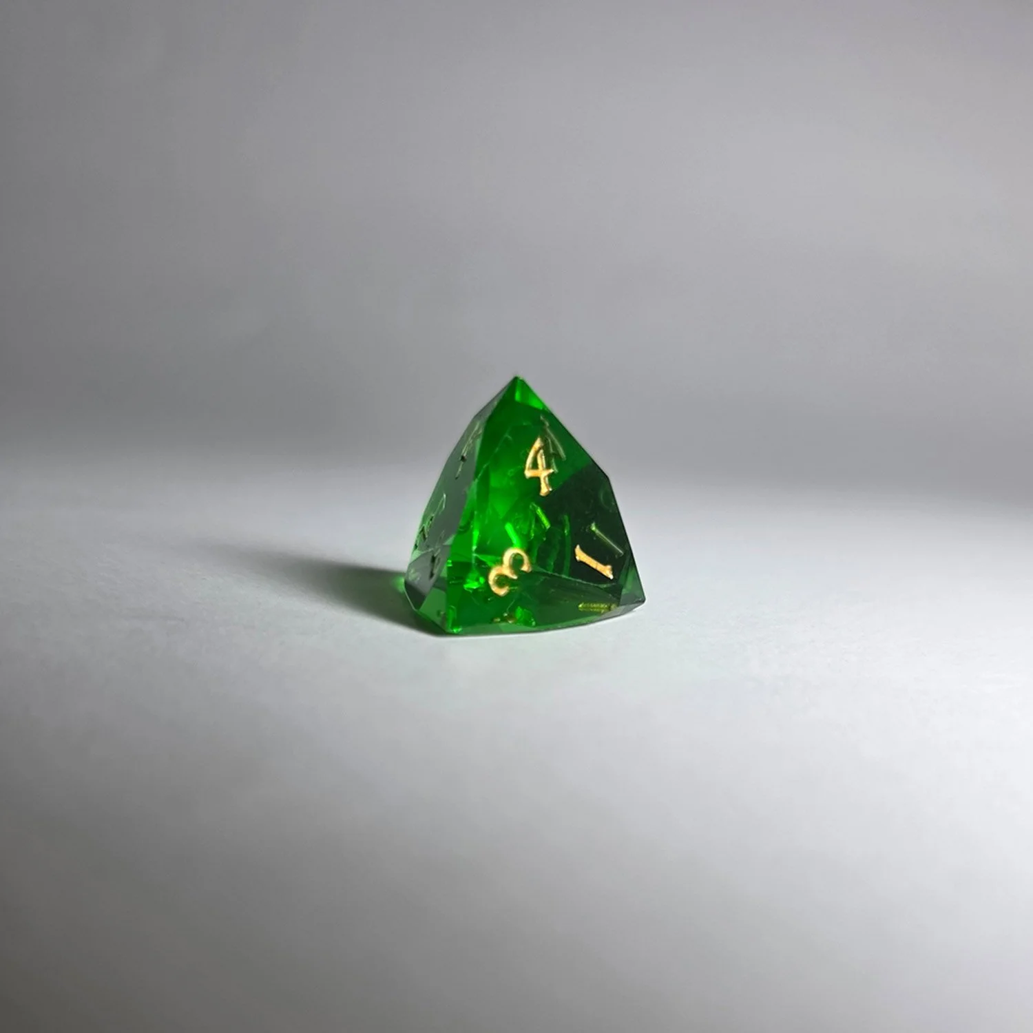 prisme-vert-resine-repliquant-set-7-dice-d4-rpg.jpg