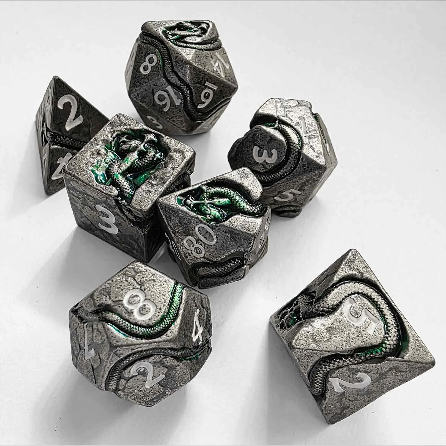 vipere-metallique-antique-vert-repliquant-set-7-dice-rpg.jpg