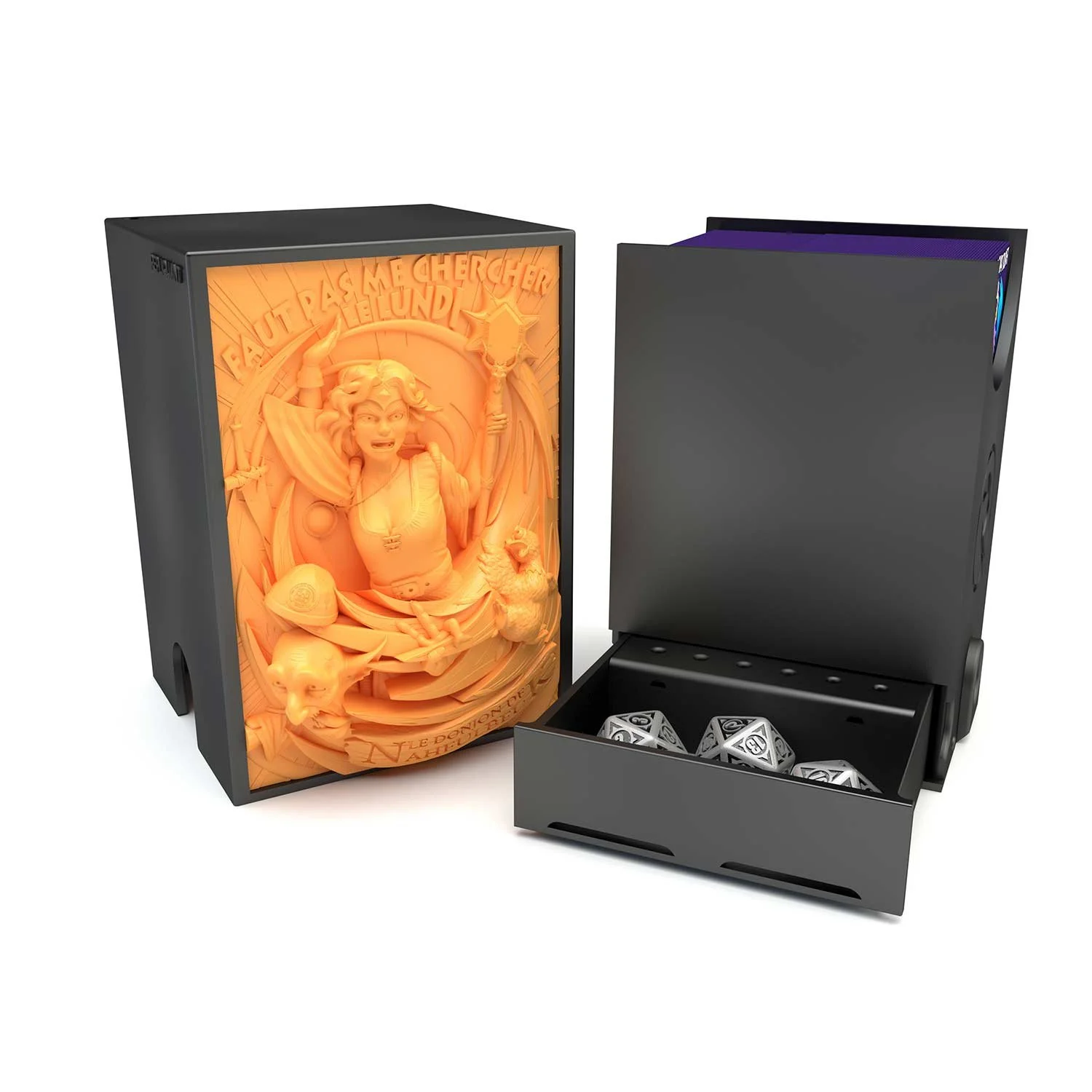 Deck box dans le thème Naheulbeuk, intérieur 100+ avec un tiroir pour ranger les dés et absorbeur d’humidité.
