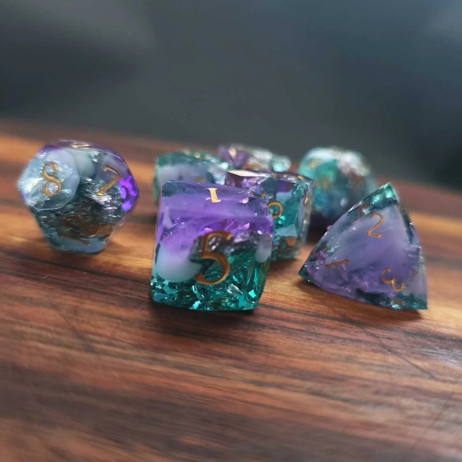 prisme-vert-violet-argent-resine-repliquant-set-jdr.jpg