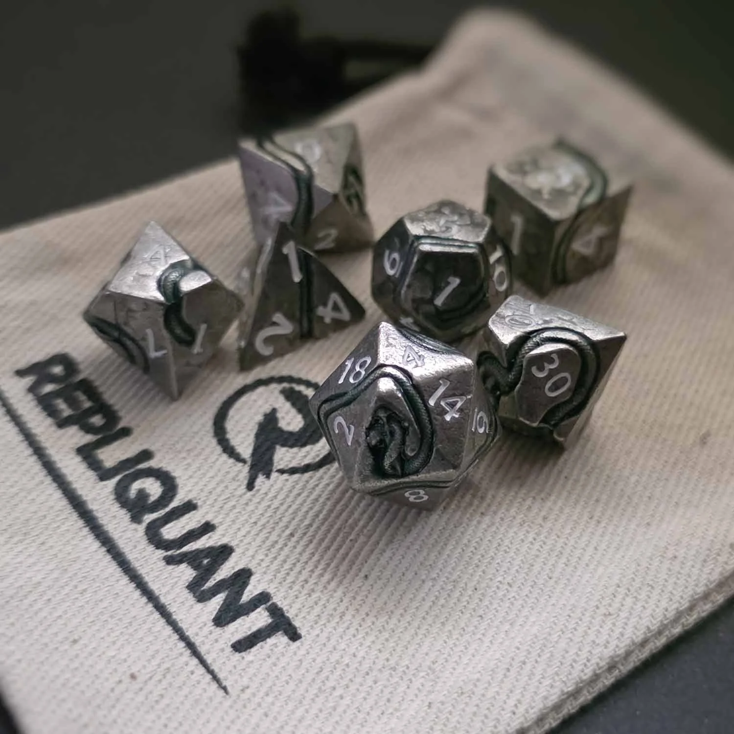 vipere-metallique-repliquant-set-des-pochon-coton-rpg.jpg