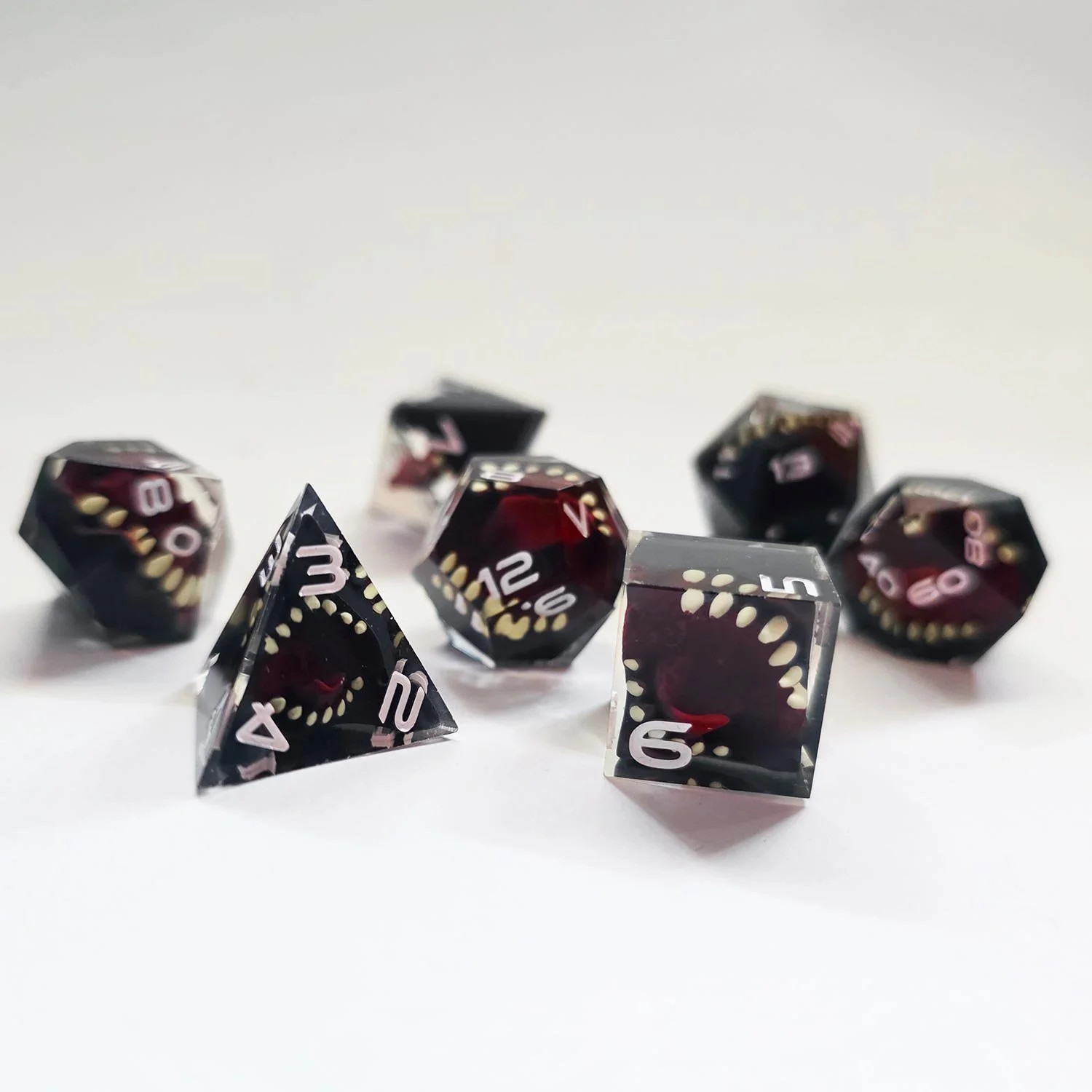mimic-langue-dents-resine-repliquant-set-jeux-de-role.jpg
