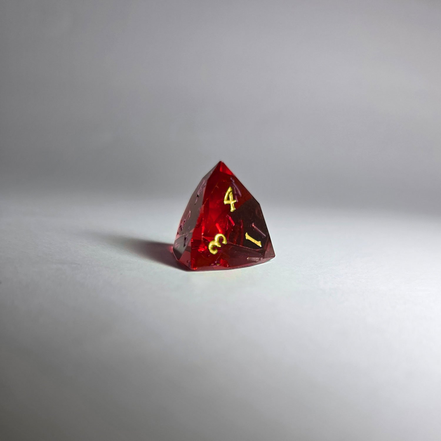 prisme-rouge-resine-repliquant-set-7-dice-d4-rpg.jpg