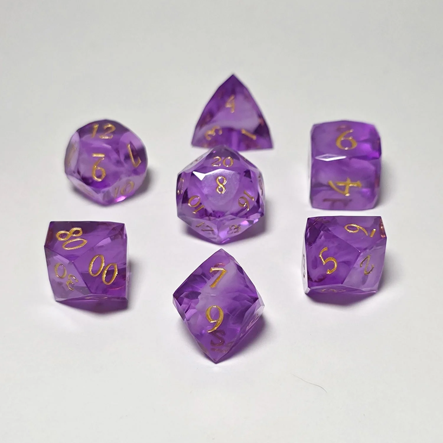 prisme-mauve-resine-repliquant-set-7-dice-rpg.jpg
