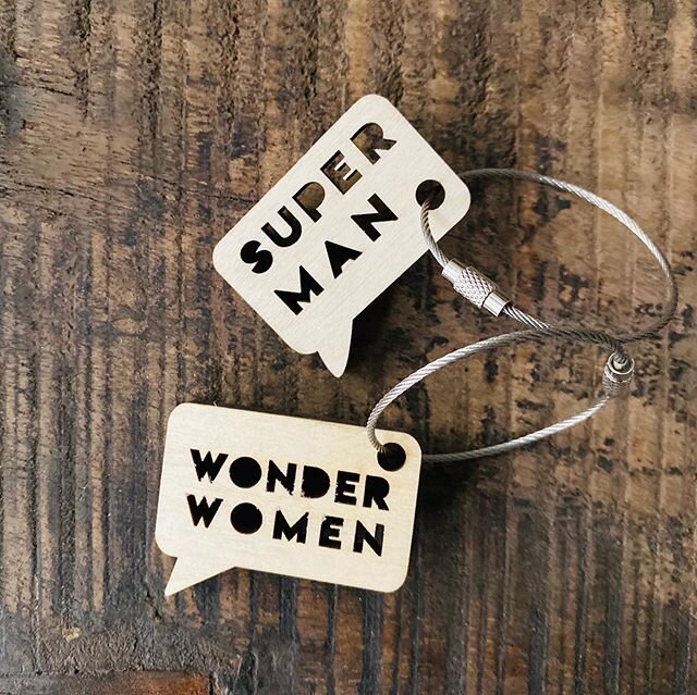 #yourock #superman #superwomen Vanaf 10.00u zijn we weer open! Mooie sleutelhangers voor een vriendin, vriend of als #vaderdagcadeau 👌🏻 Ontworpen en gemaakt in #Bergenopzoom by @wood_sensation ///////////// #woodworking #conceptstore #keychain #sle