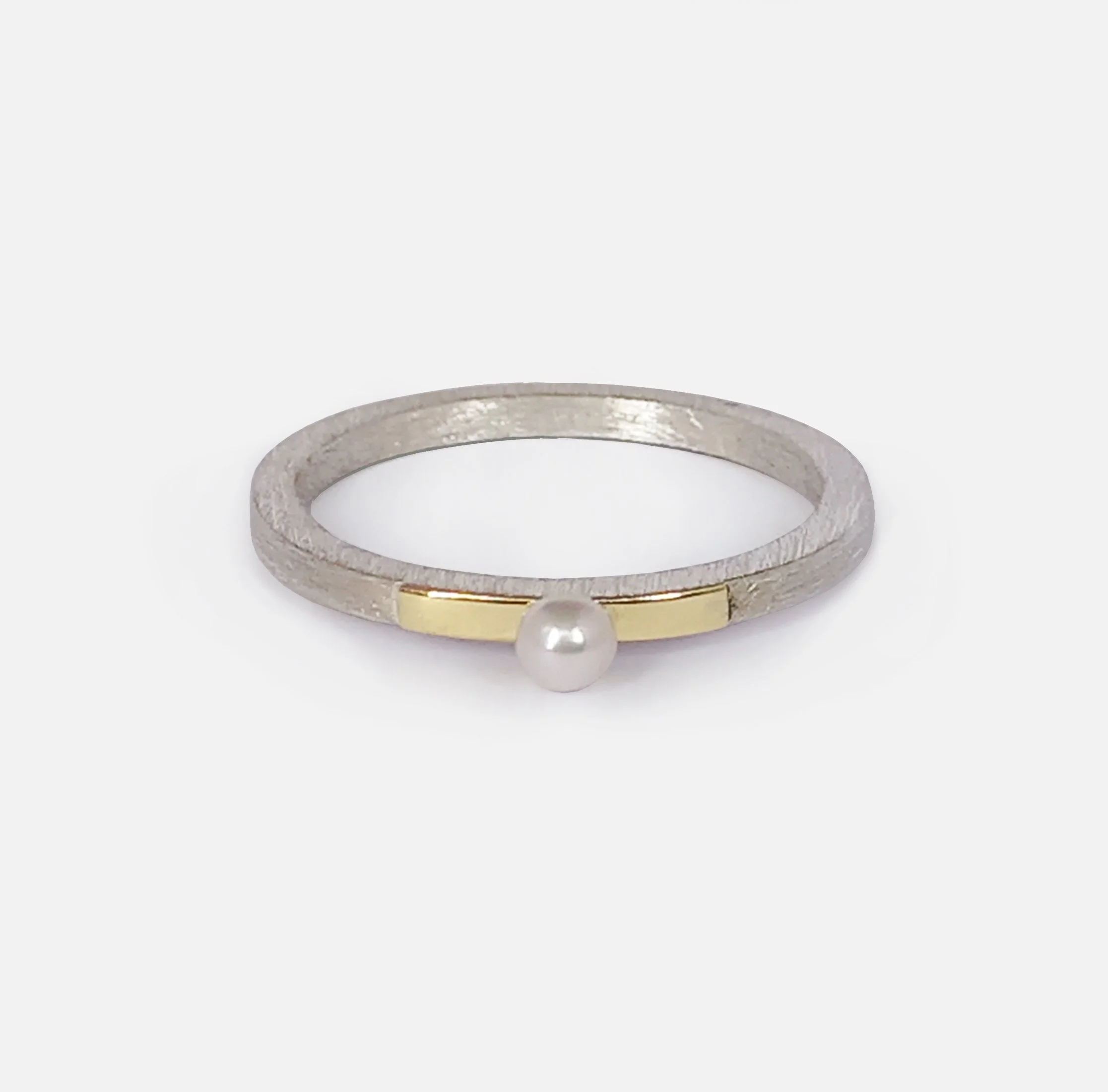 fijne parel ring liggend.jpg