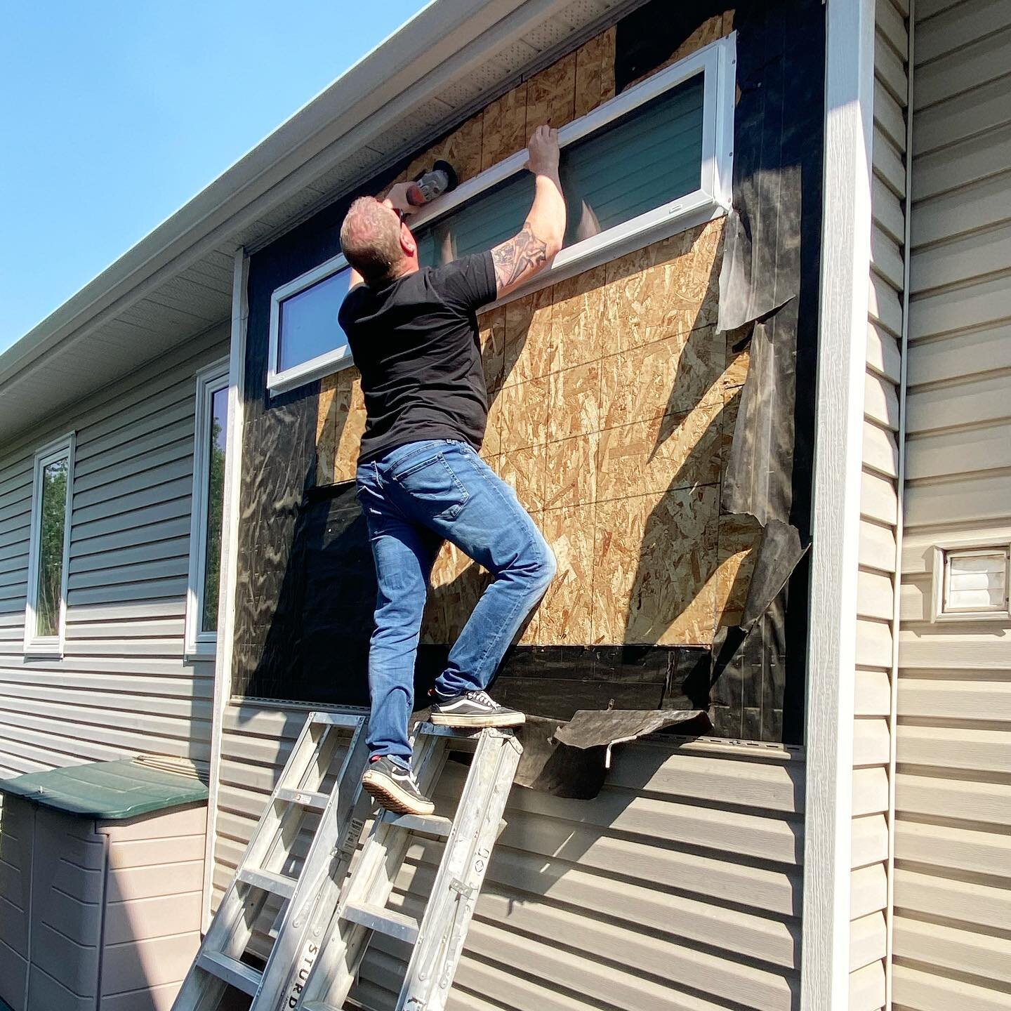 ✨ Window Installation Day ✨

It's time for another exciting update from the world of Joel Friesen Homes! 

Today, we're showcasing Joel Friesen himself, hard at work, ensuring that every detail is perfect, one window at a time. 🪟🔨

At Joel Friesen 