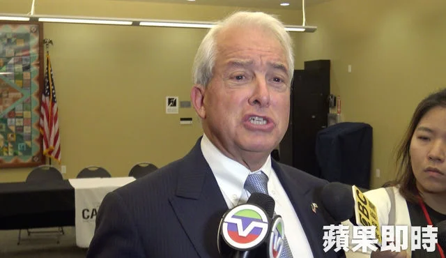 考克斯表示,有信心可以贏得初選,而民調領先亦是他遭到攻擊的原因。張紫茵攝