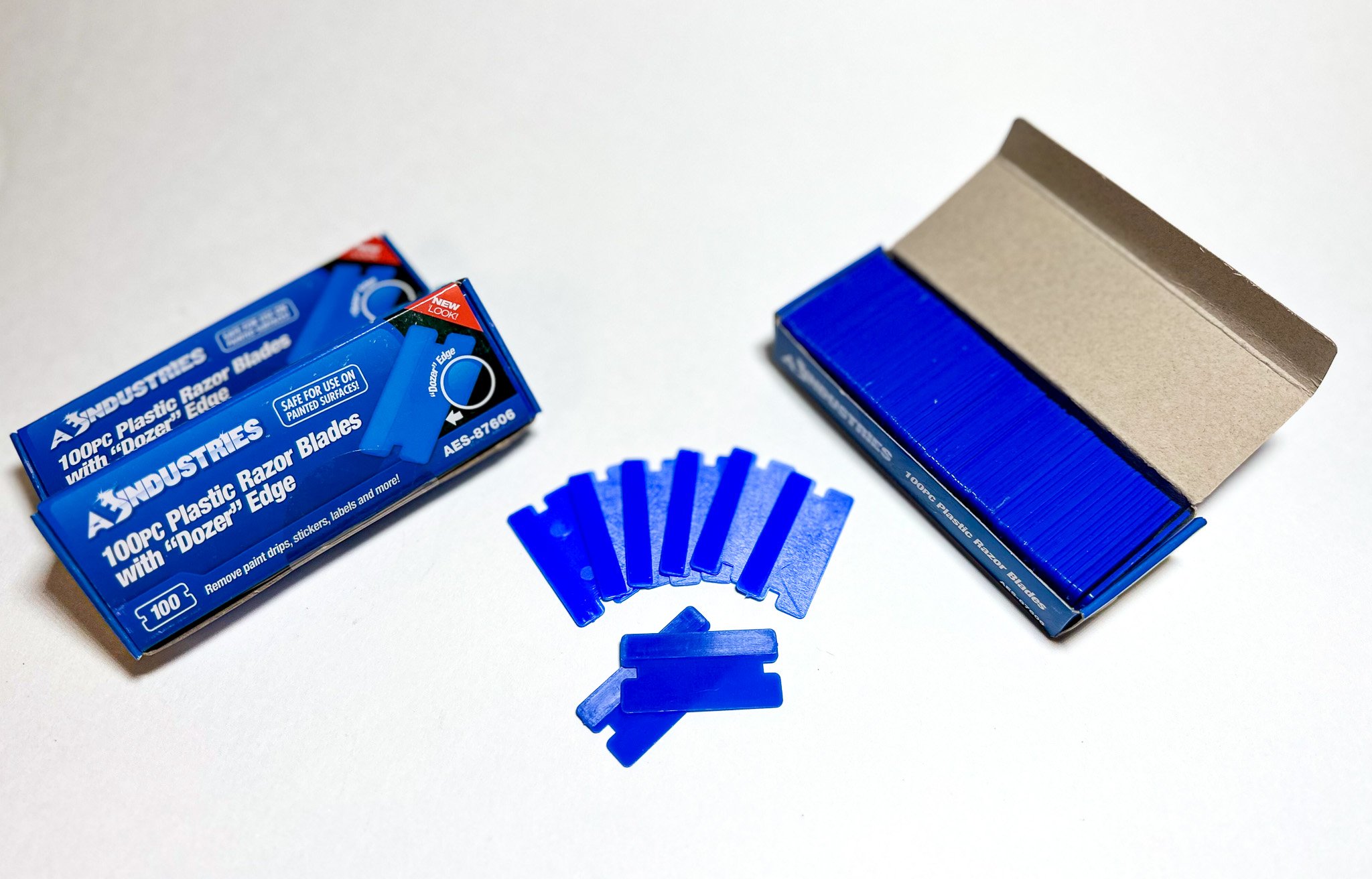 Plastic Razor Scraper With 100pcs Double Edged Plastic Blades For