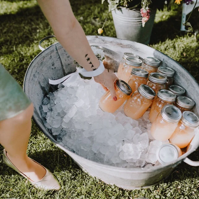 WhisperingVintage_VintageBryllup_MasonJars_Photo_CarolinaSegre.jpg