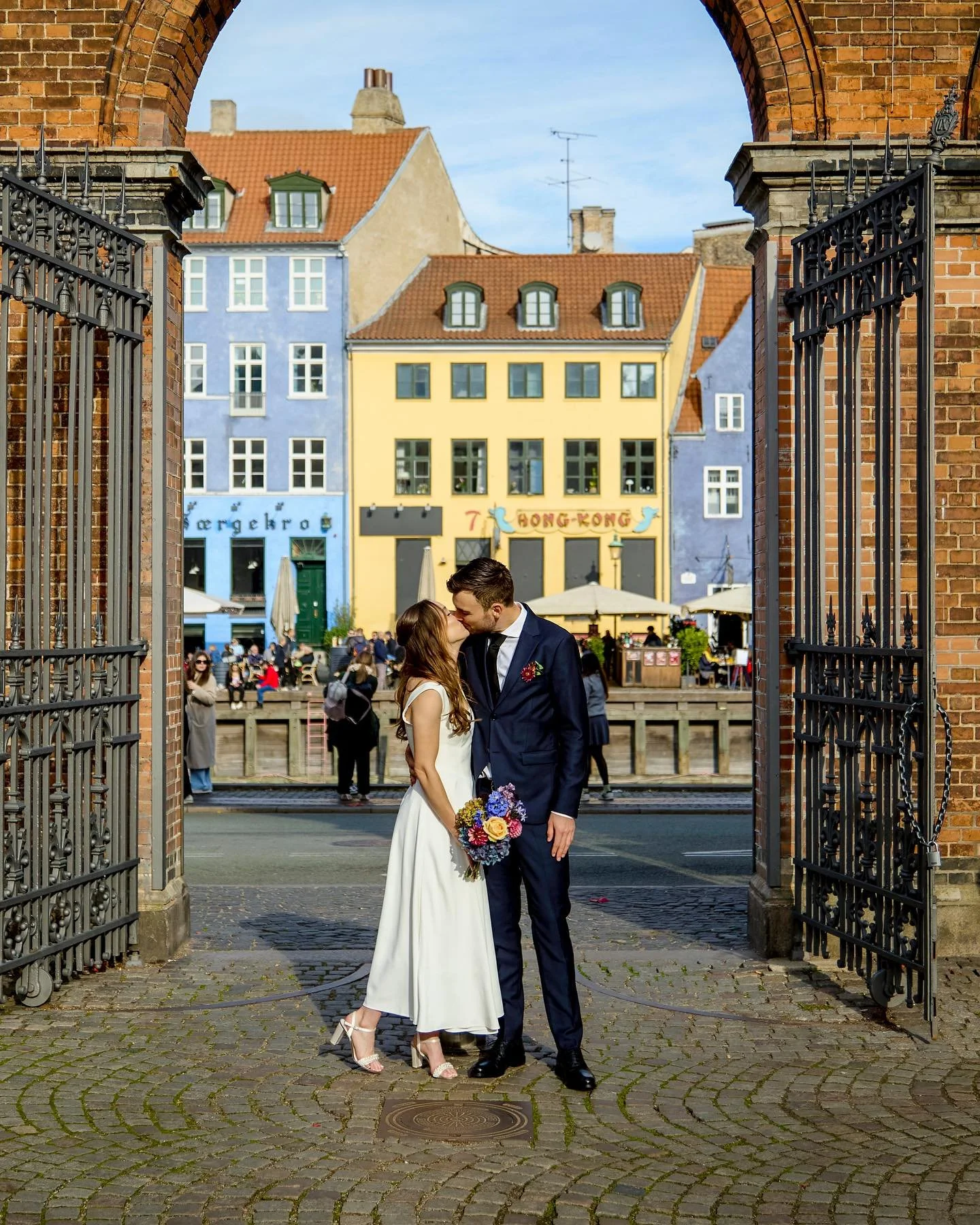 Elinor &amp; Casper 🫶

Wedding bouquet &amp; boutonni&egrave;re: @whisperingvintage 
Photography: @becabjones
Hair &amp; Makeup: @tine_ohhhellostudio