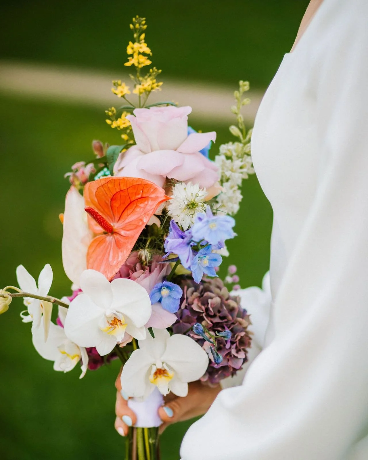All about those colours, textures, and modern vibes! 🌸✨🌿 

Floral design: @whisperingvintage 
Photography: @oldoakweddings