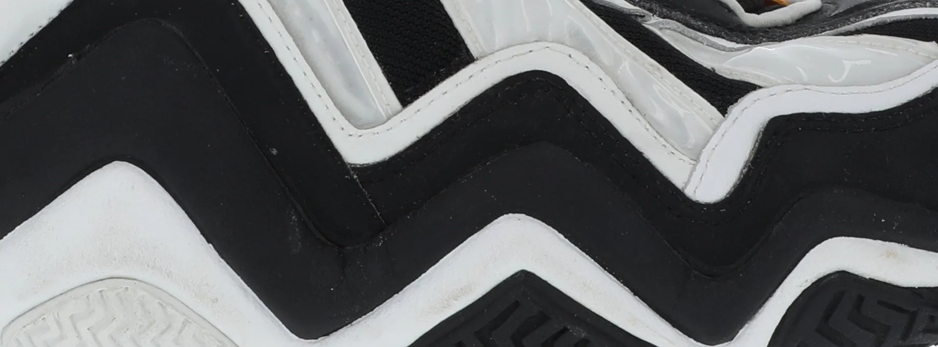 Kobe Bryant 1996-1997 Black and White Shoes outer right.jpg