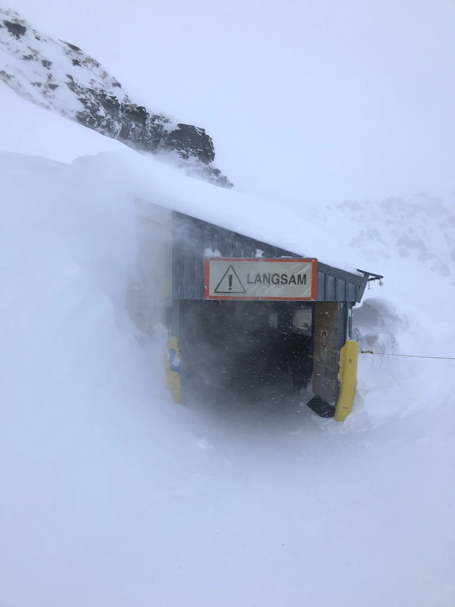 Abfahrt vom Rothorn durch den Tunnel, Lenzerheide (Foto ©Tom Pellny)