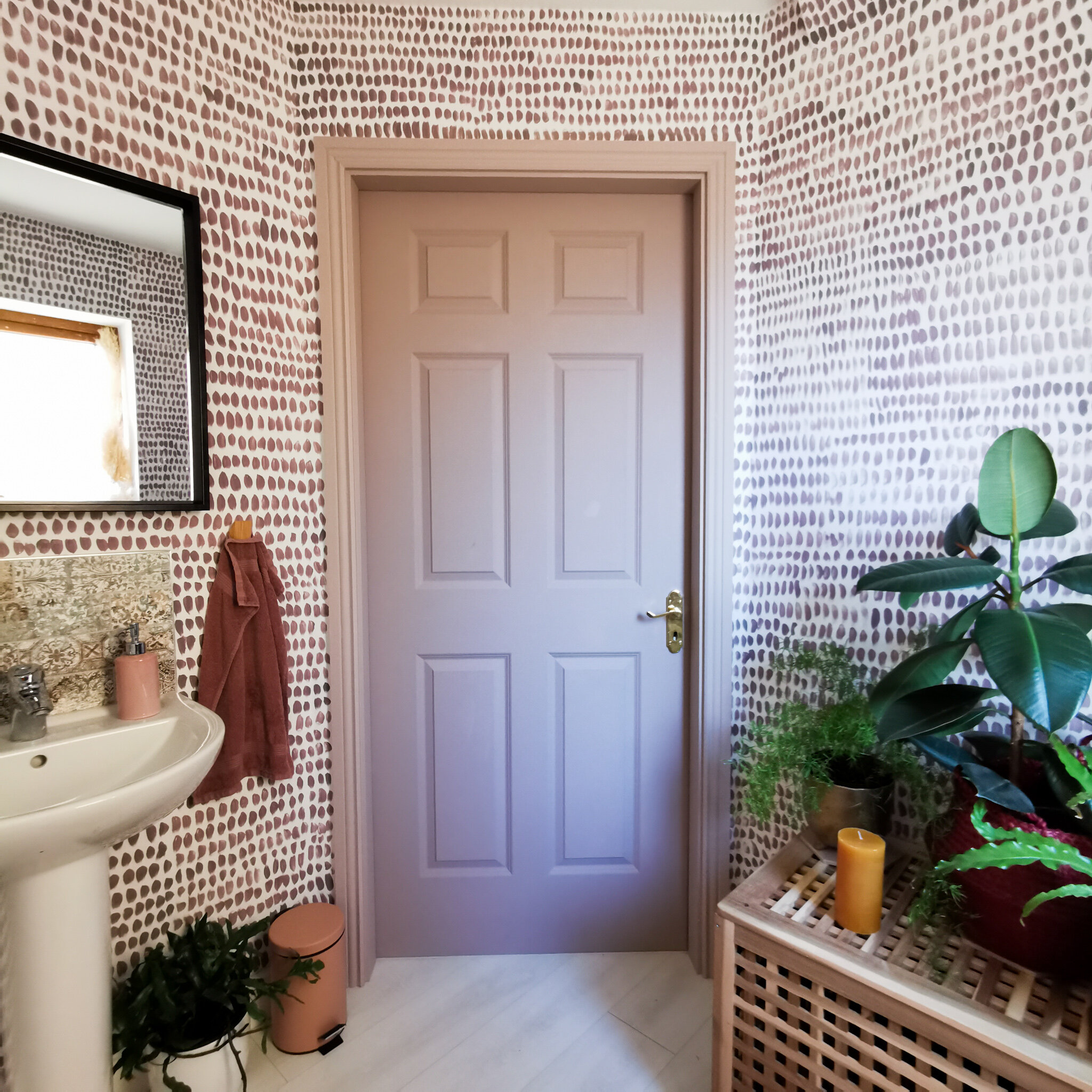 How I transformed our downstairs bathroom for €5