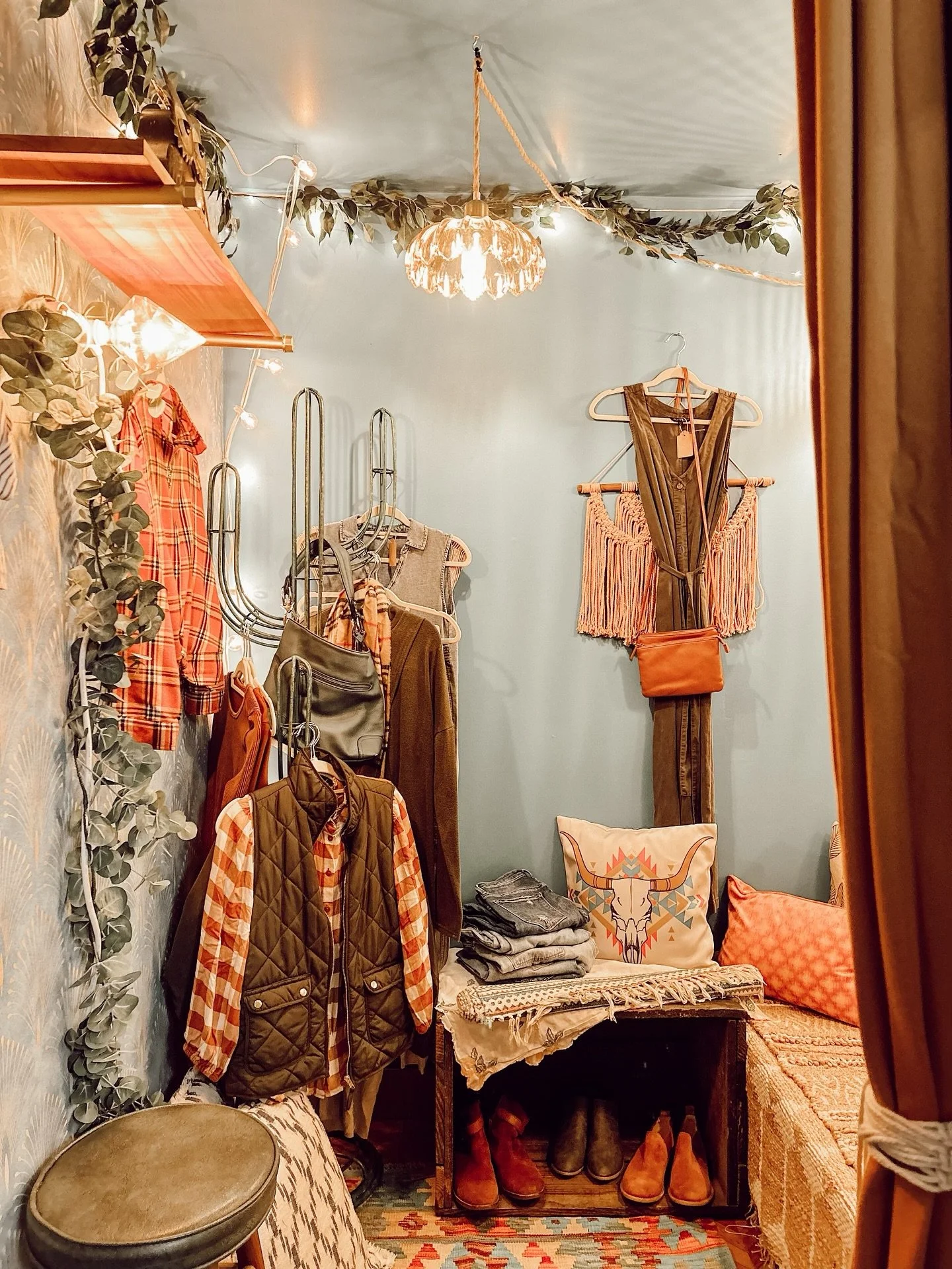 In case you missed it we have a new little business extension of Tiny Haven called @havenista_designs 🌟 

The Havenista nook is a vintage and thrifted clothing and home decor shop within @one_rose_decor at Grove Road Midlothian Virginia

The shop ha