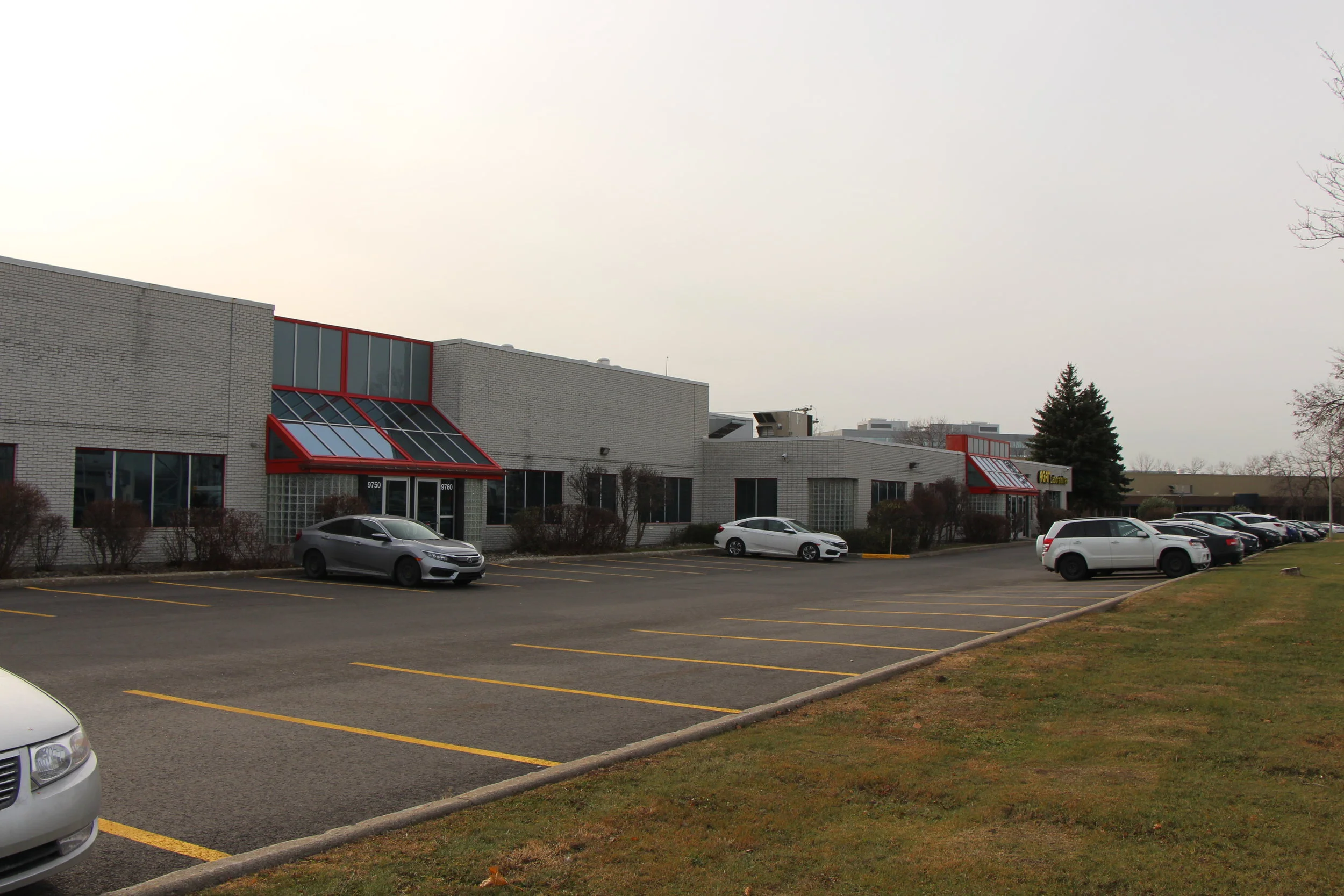 9770 TRANS-CANADA, ST. LAURENT